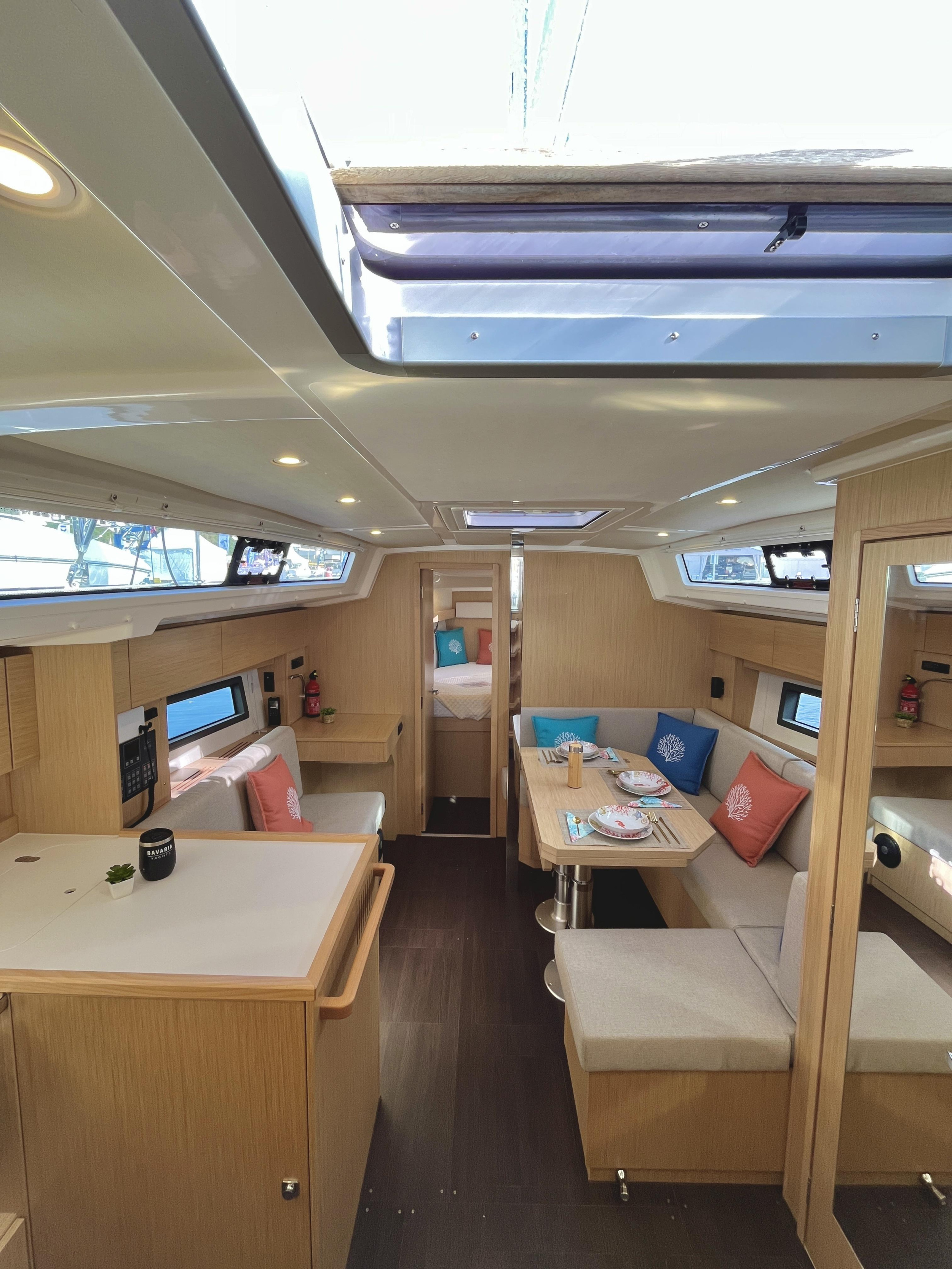 BAVARIA C38 — photo 8