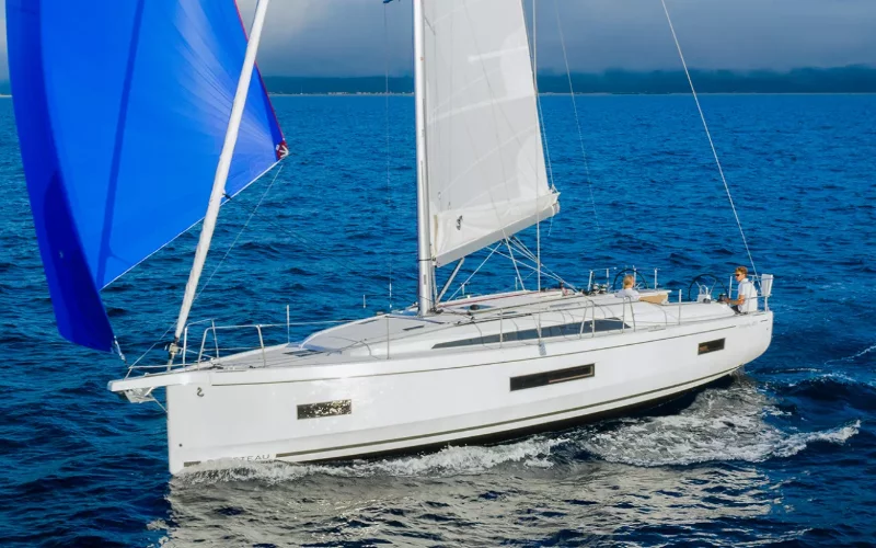 OCEANIS 40.1 4 CAB (KARANTEZ)  - 11