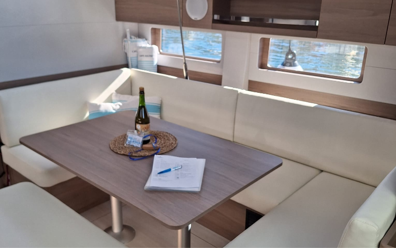 OCEANIS 52 — photo 243