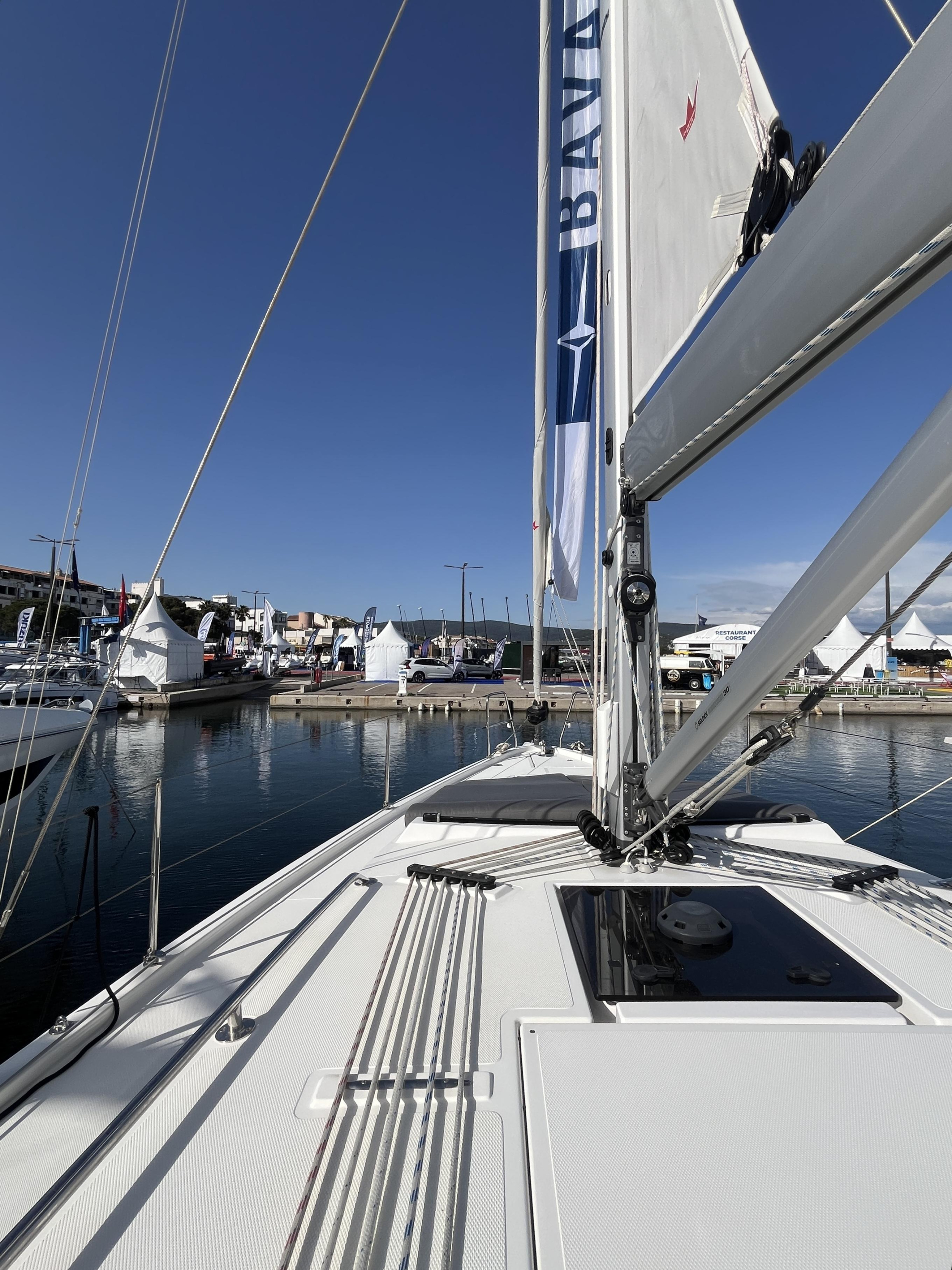 BAVARIA C38 — photo 20