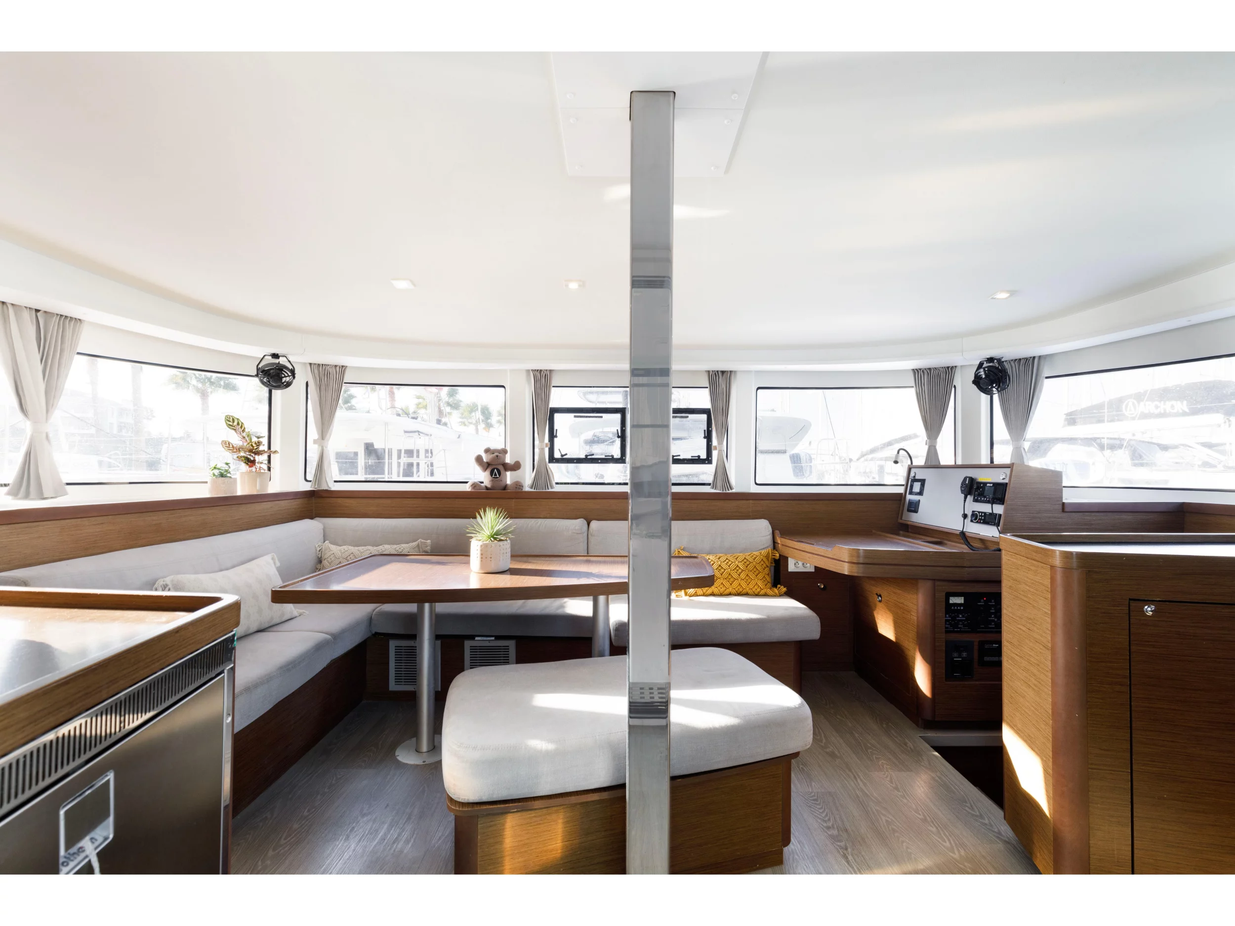 Lagoon 42 (Petalida) Interior image - 9