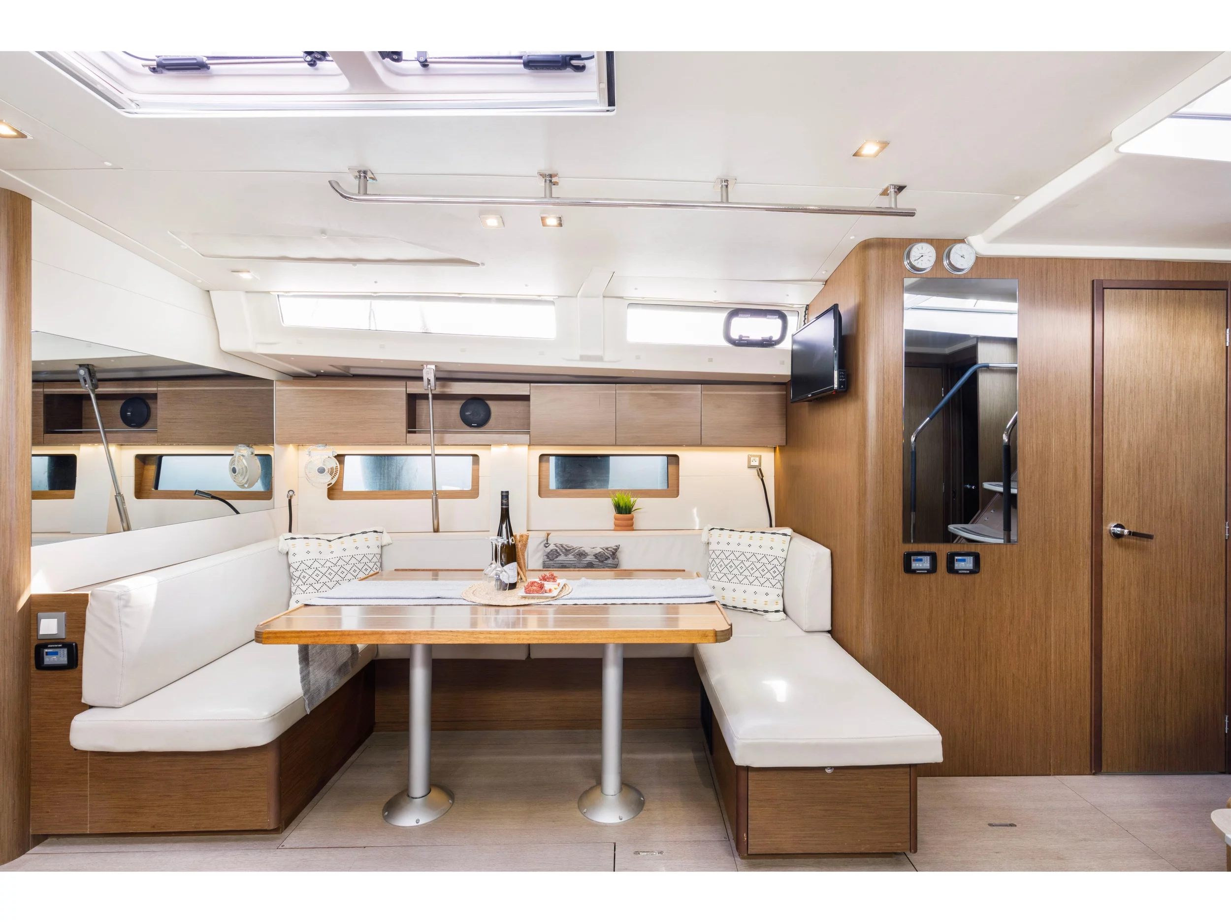 Oceanis 51.1 (Lupo Di Mare) Interior image - 7