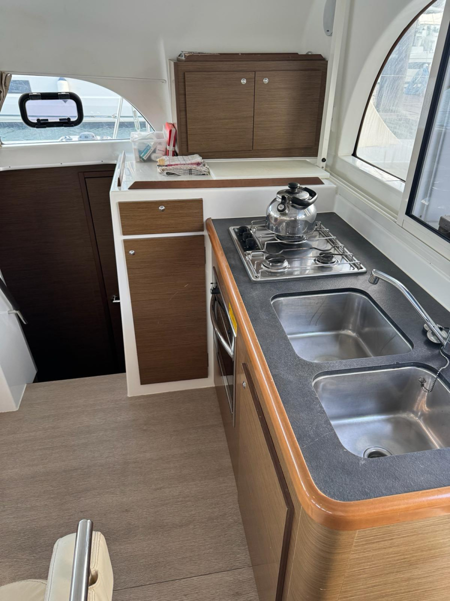 Photo #11 - Lagoon 380 (OSCAR III) in Le Marin - 24906