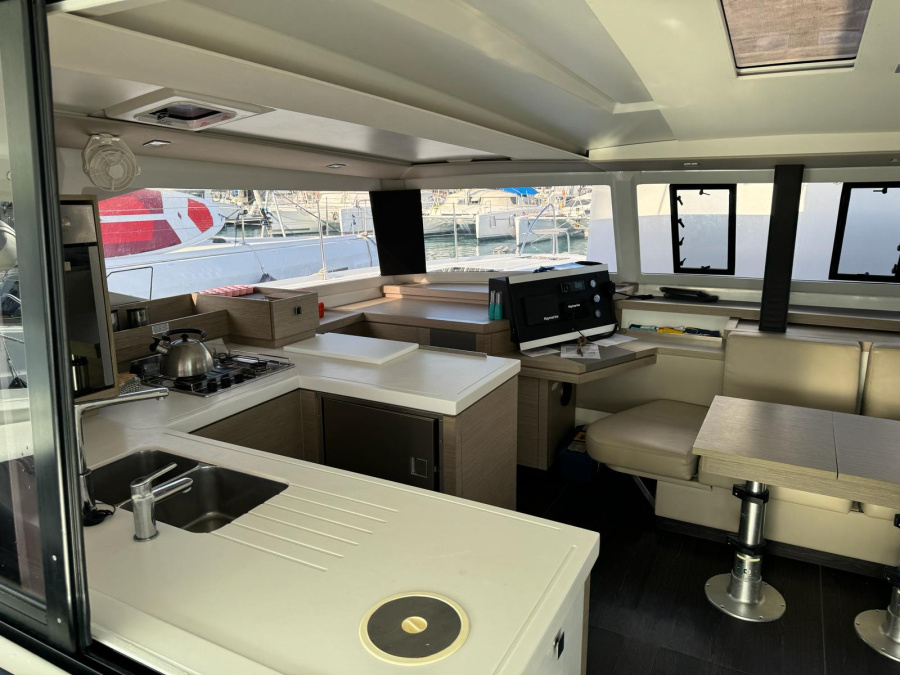 Photo #12 - Astréa 42 (ROXY II) in Le Marin - 24863
