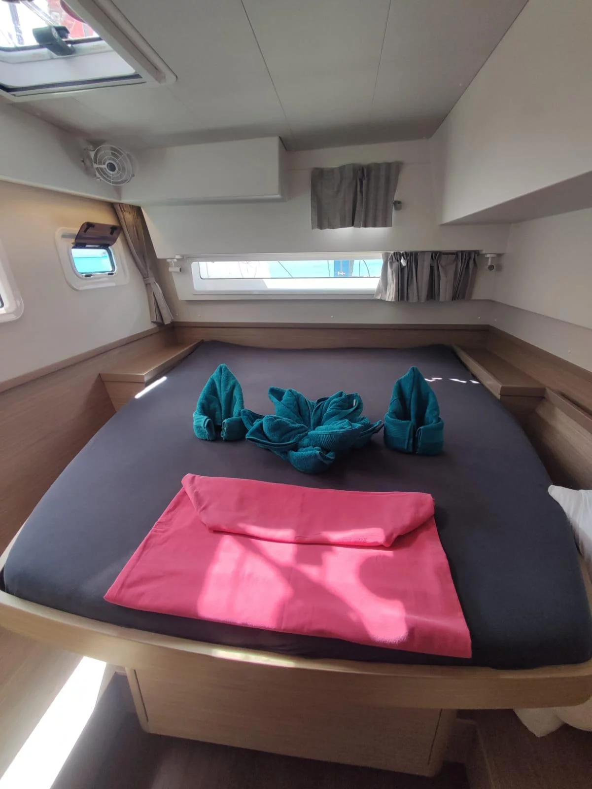 Lagoon 40 (Unicorn) Cabin 2 - 1