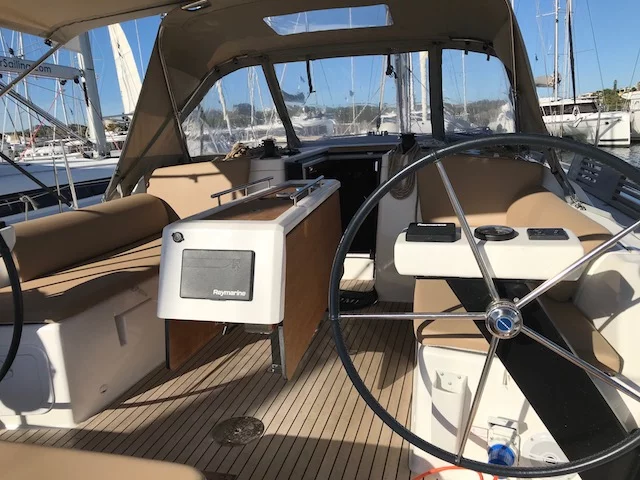 Dufour 390 Grand Large (R2D2)  - 2