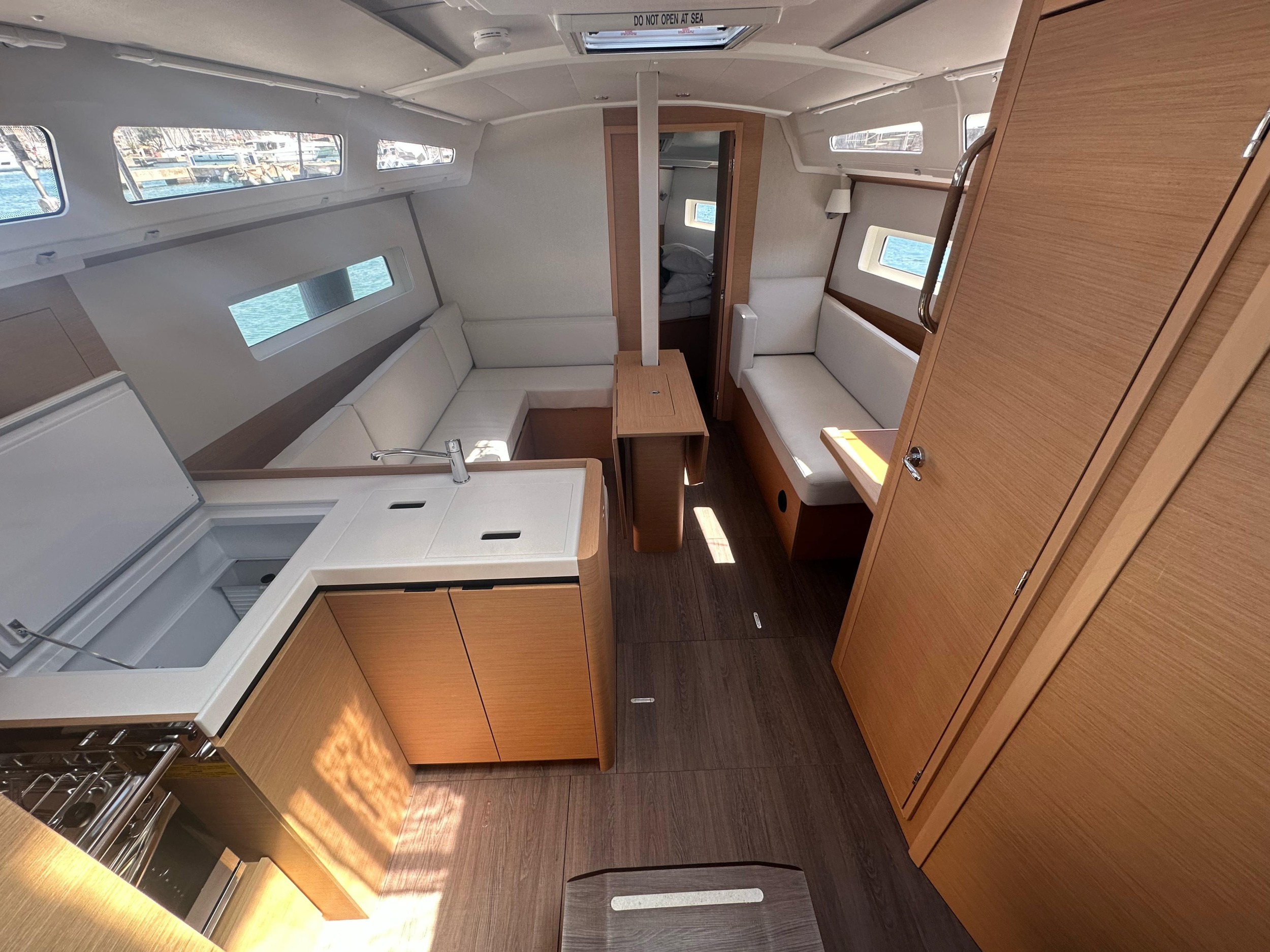 Photo #5 - Sun Odyssey 380 (SSY-03) en Roma - 3736