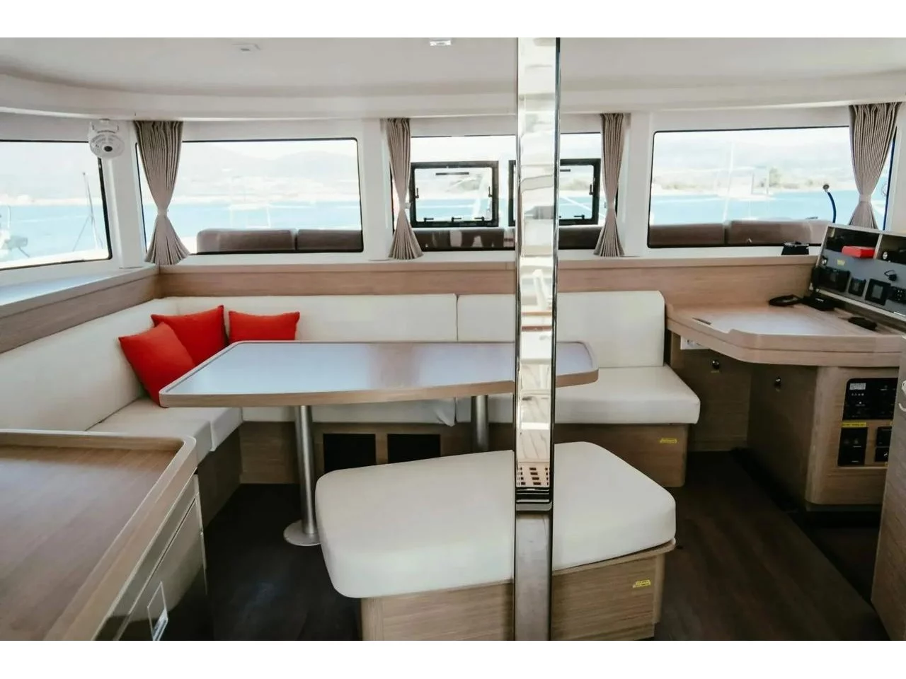 Lagoon 42 (Acantha) Interior image - 13