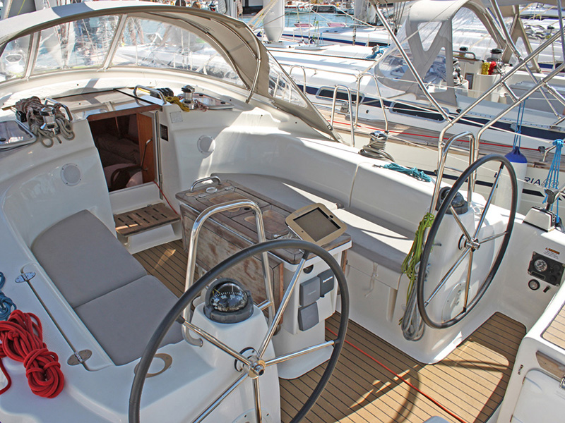 Photo #15 - Bavaria 42 Cruiser (Iraklis) en Lavrion - 20052