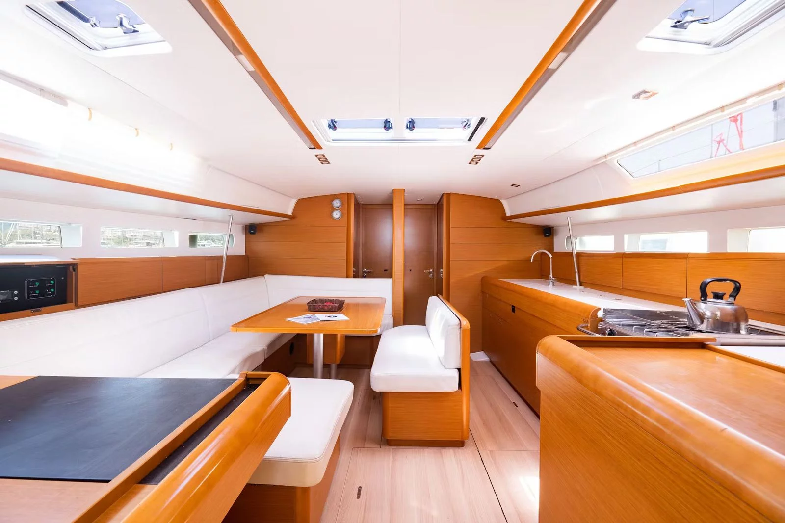 Sun Odyssey 440 (Simoun (Pax 10))  - 8