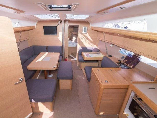 Dufour 410 Grand Large (MISTRAL new sails 2018) Interior image - 9