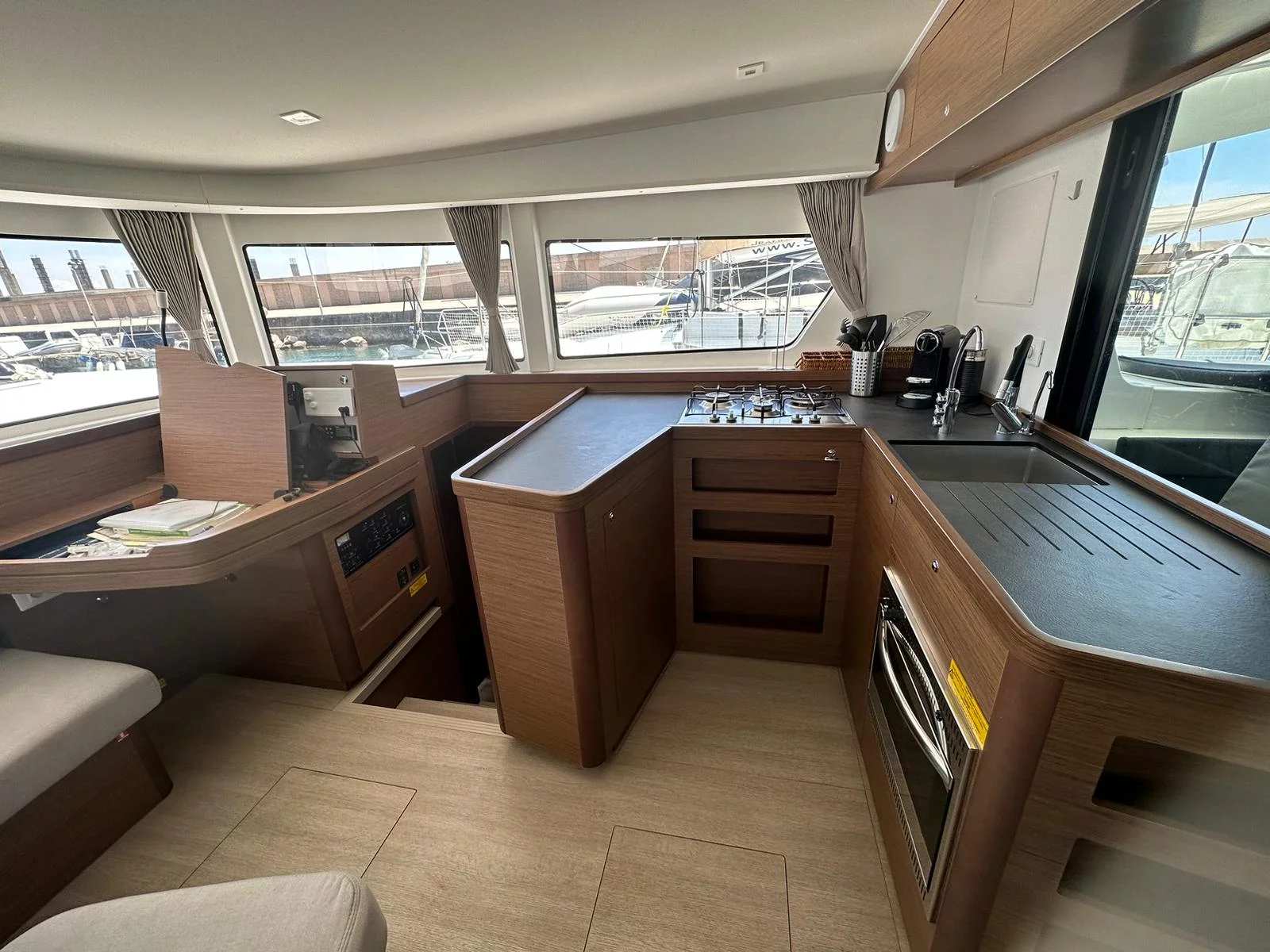 Lagoon 42 (Le Petit Sable) Interior image - 6