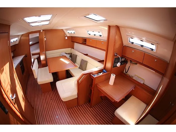 Bavaria Cruiser 40 (Eurybia) Interior image - 8