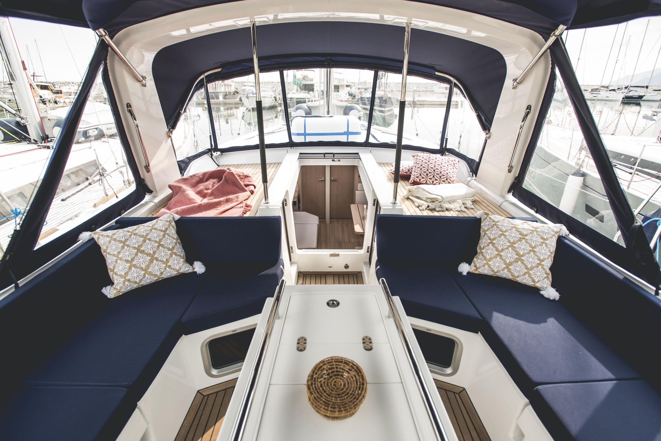 Photo #15 - Oceanis 51.1 (Aphros - Comfort line) in Salerno - 23833