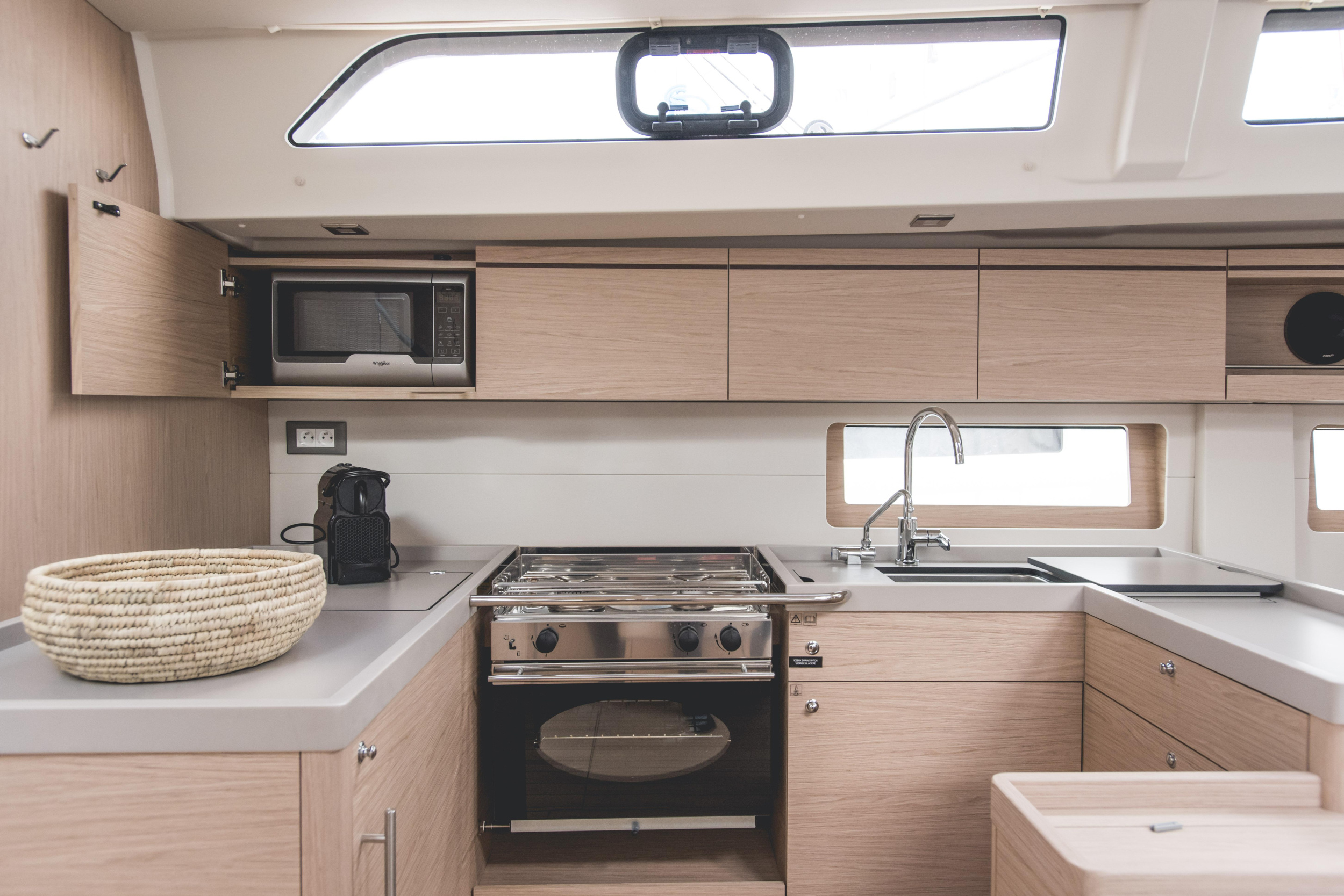 Photo #6 - Oceanis 51.1 (Aphros - Comfort line) in Salerno - 23833