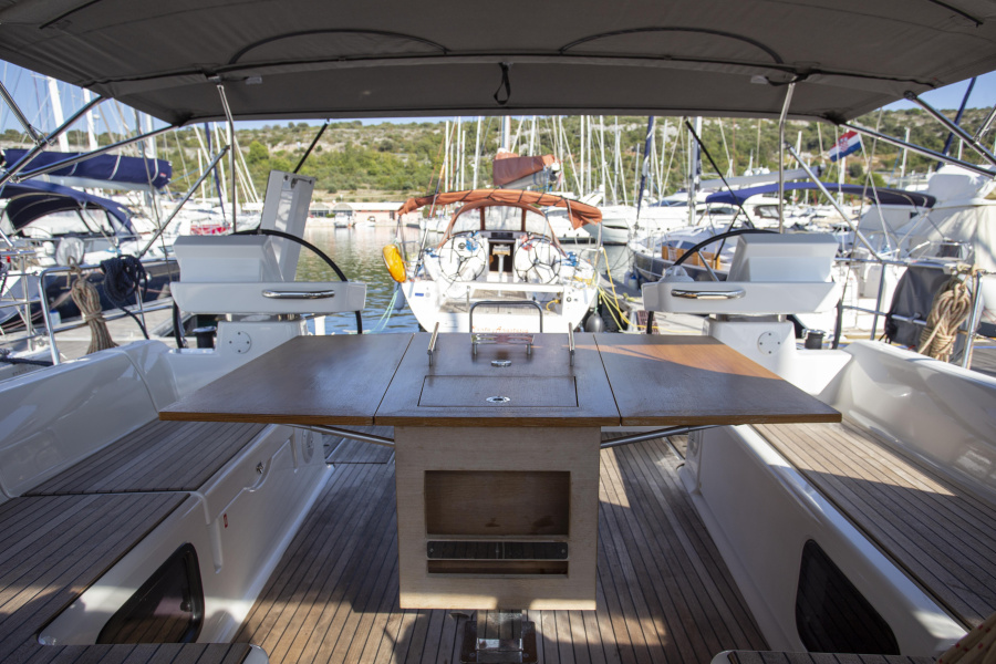 Photo #15 - Dufour 520 Grand Large (Lateja) in Primosten - 8012