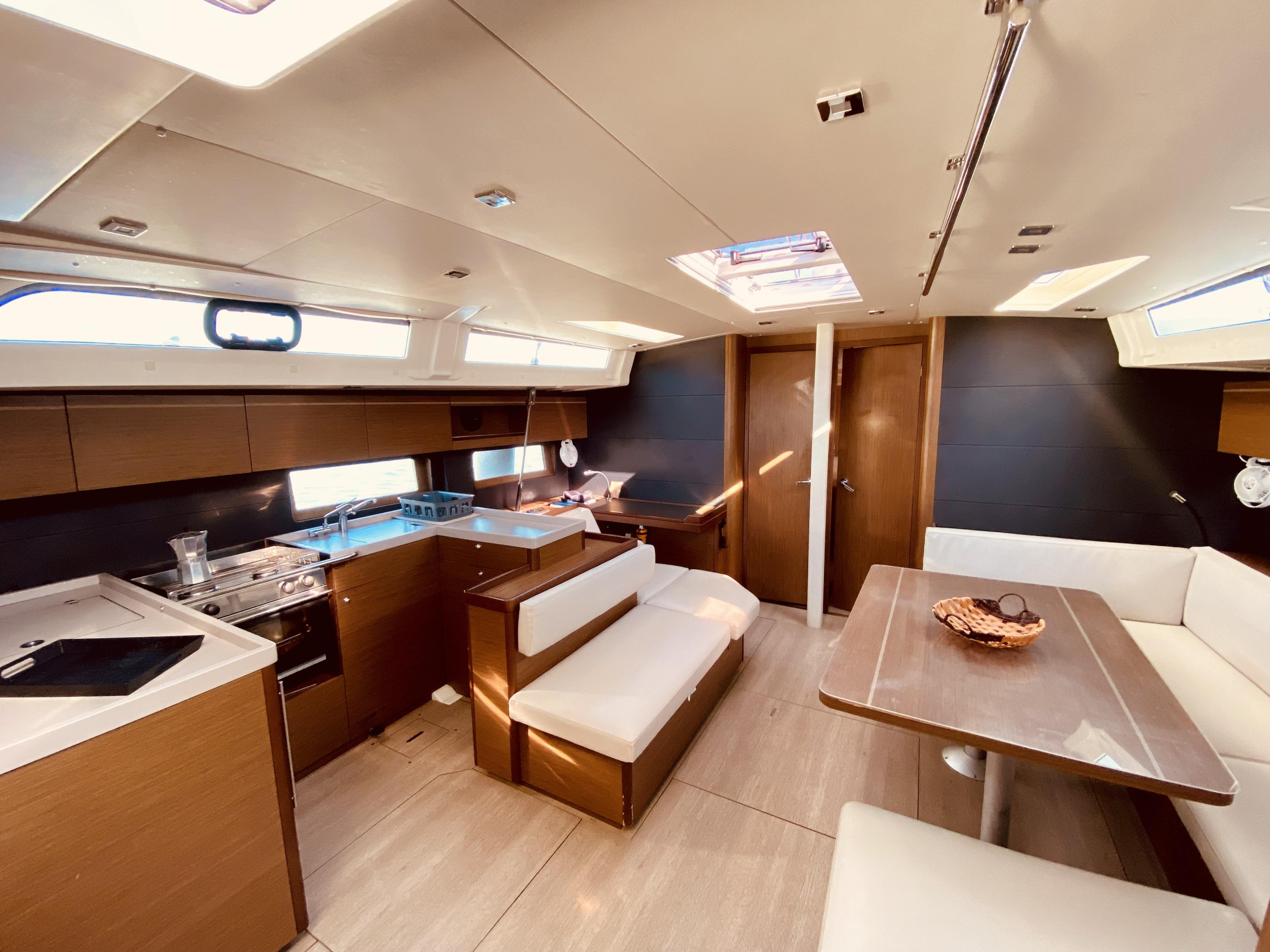 Photo #3 - Beneteau Oceanis 51.1 (Vixen (Pax 12)) en Lefkada - 18011