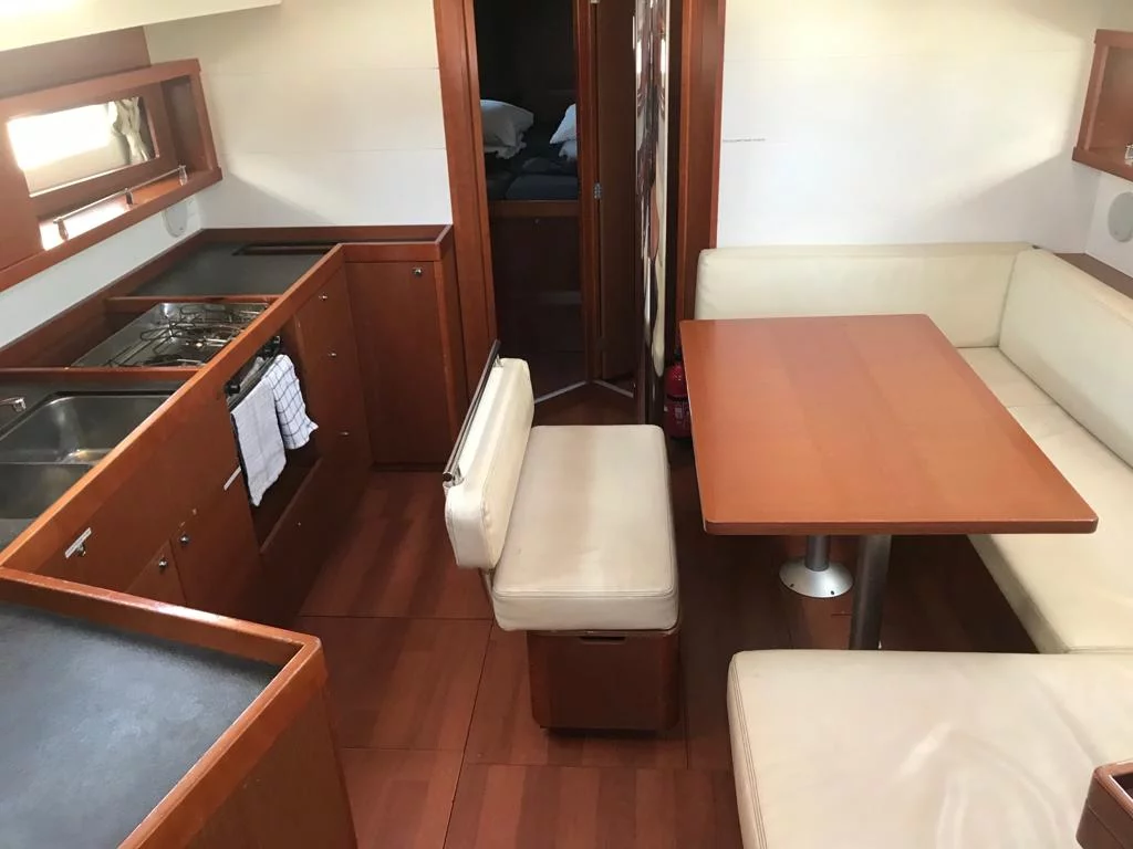 Oceanis 45-4 (Alboran Gin Tonic (Las Galletas)) Interior image - 2