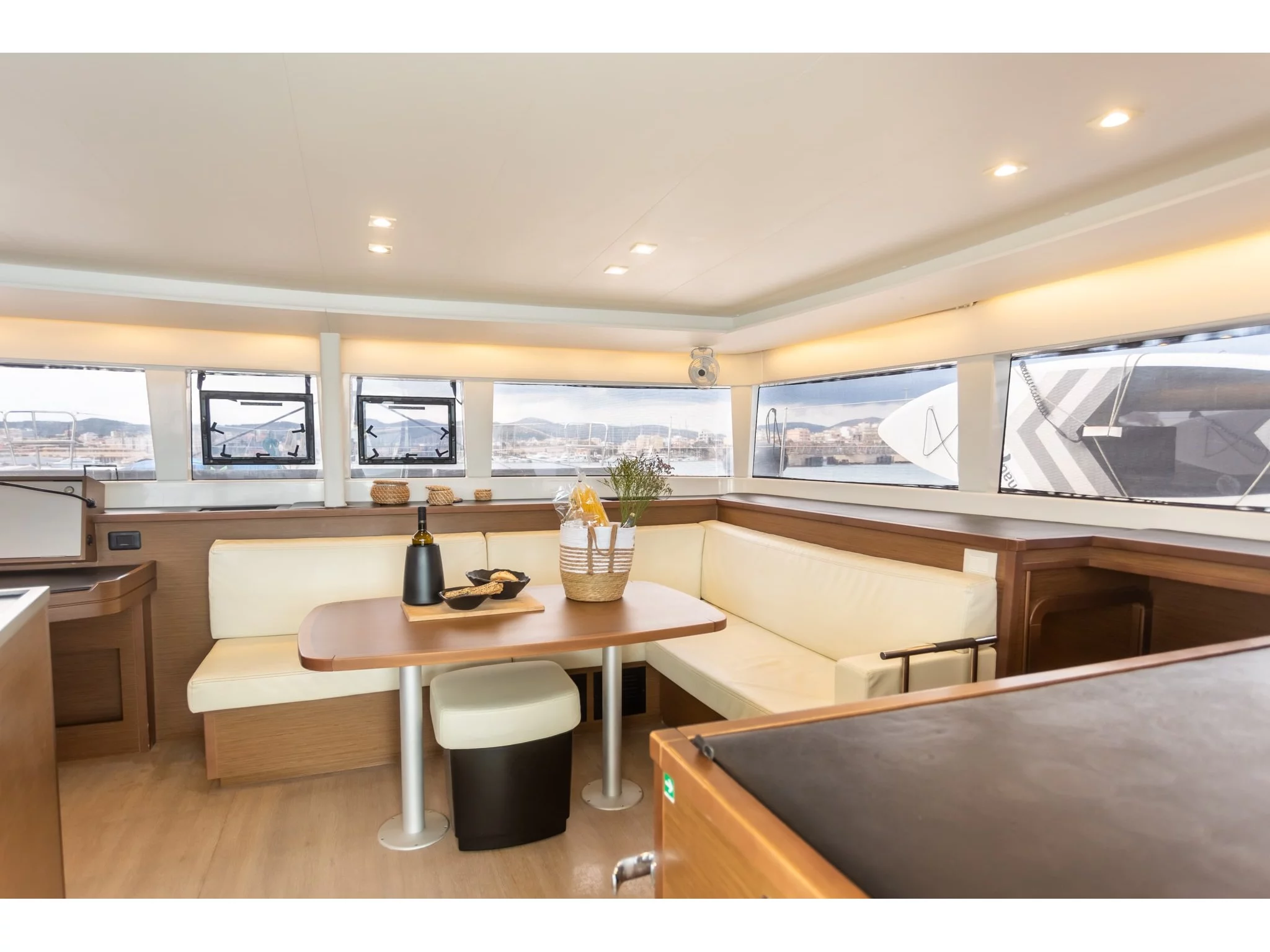 Lagoon 450 Fly (MADICON) Interior image - 45
