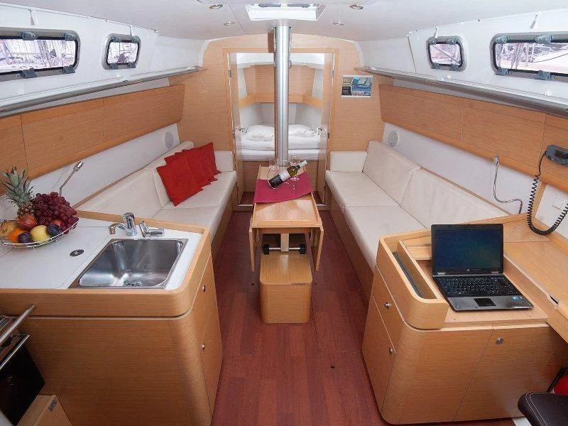 Beneteau First 35 (THETIS) Interior image - 3