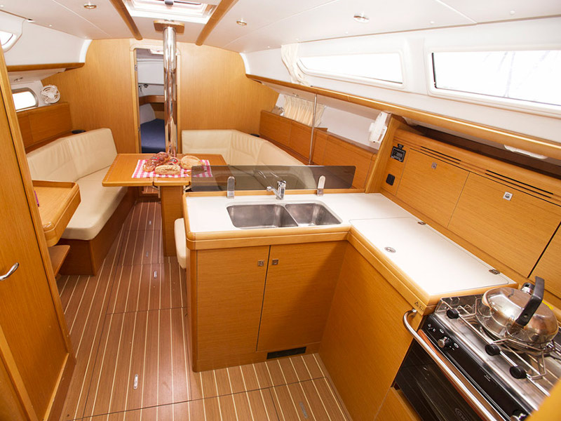 Photo #5 - Sun Odyssey 36i (Izella) en Volos - 4355