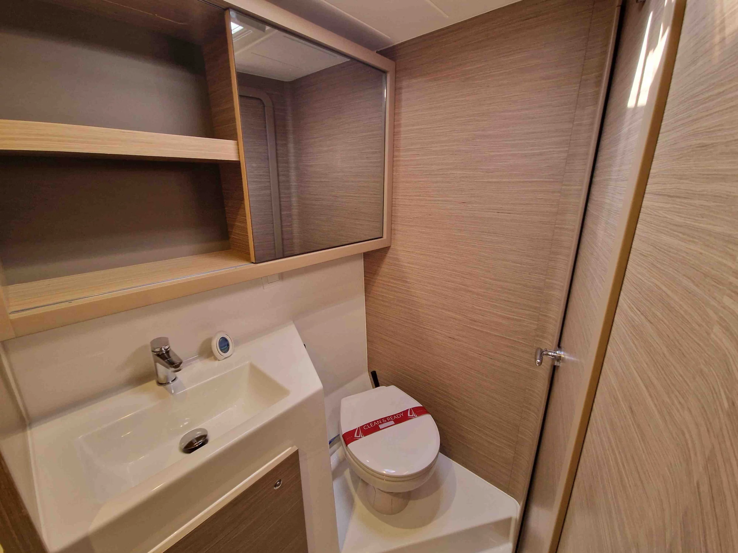 Lagoon 42 (Best Elli) WC - 3