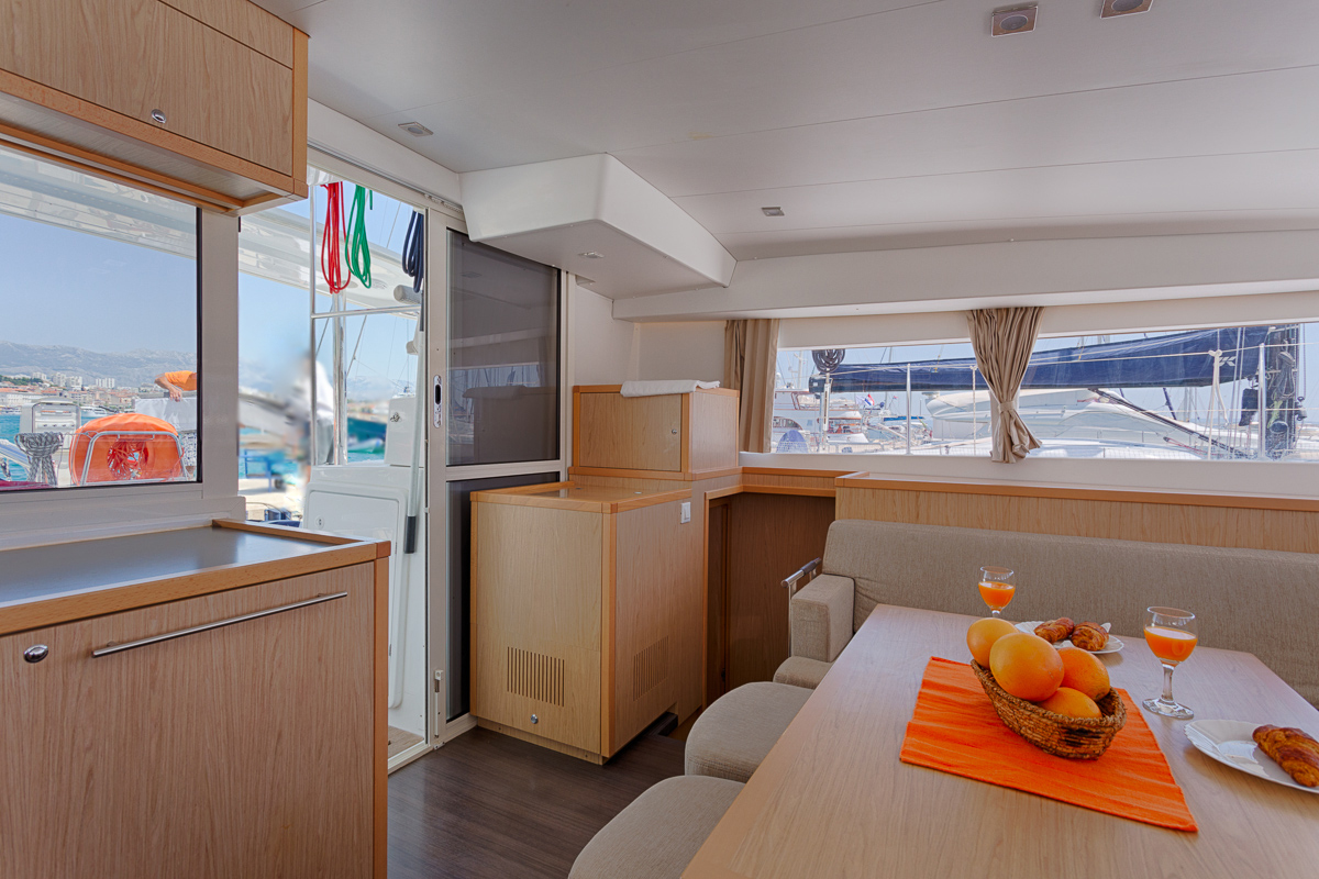 Photo #10 - Lagoon 400 S2 (SUNSHINE) in Split - 10184