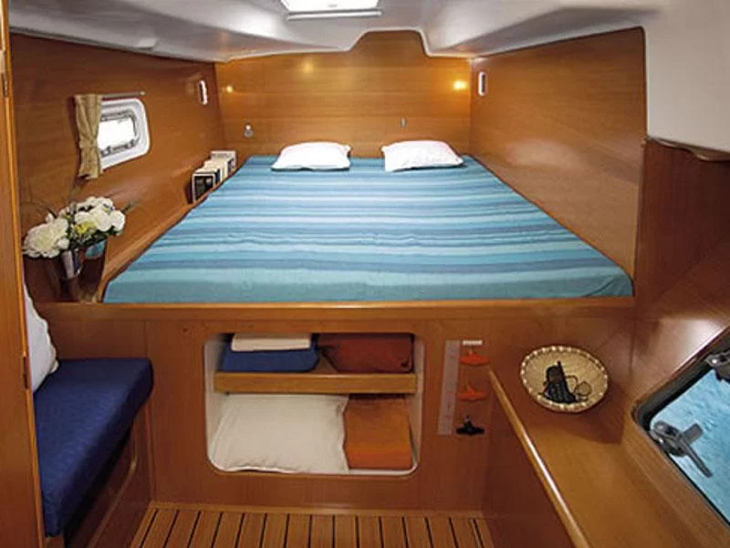 Lagoon 380 (LAURA with Watermaker) Interior image - 17