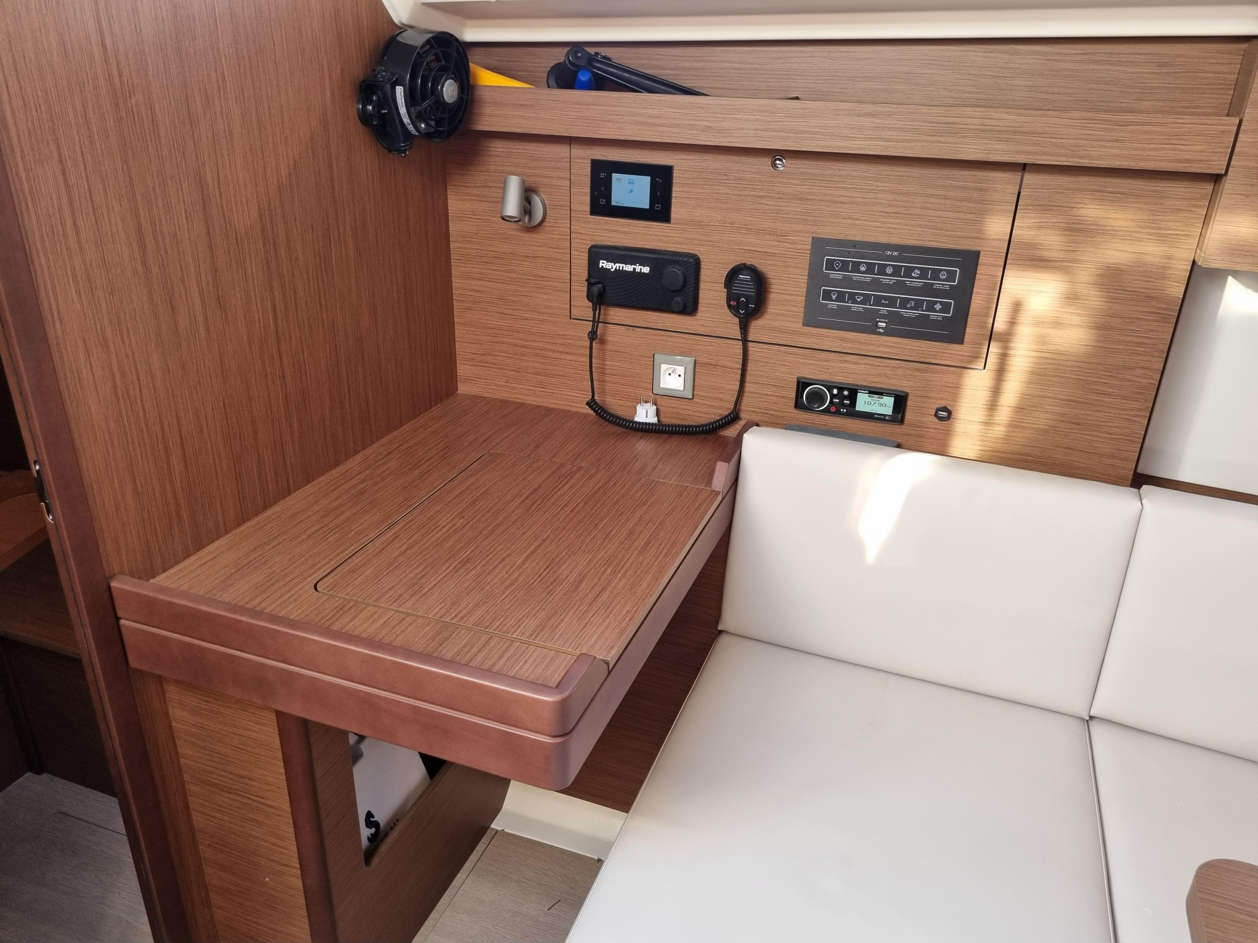 Photo #6 - Oceanis 40.1 (Hadar) in Portisco - 4158