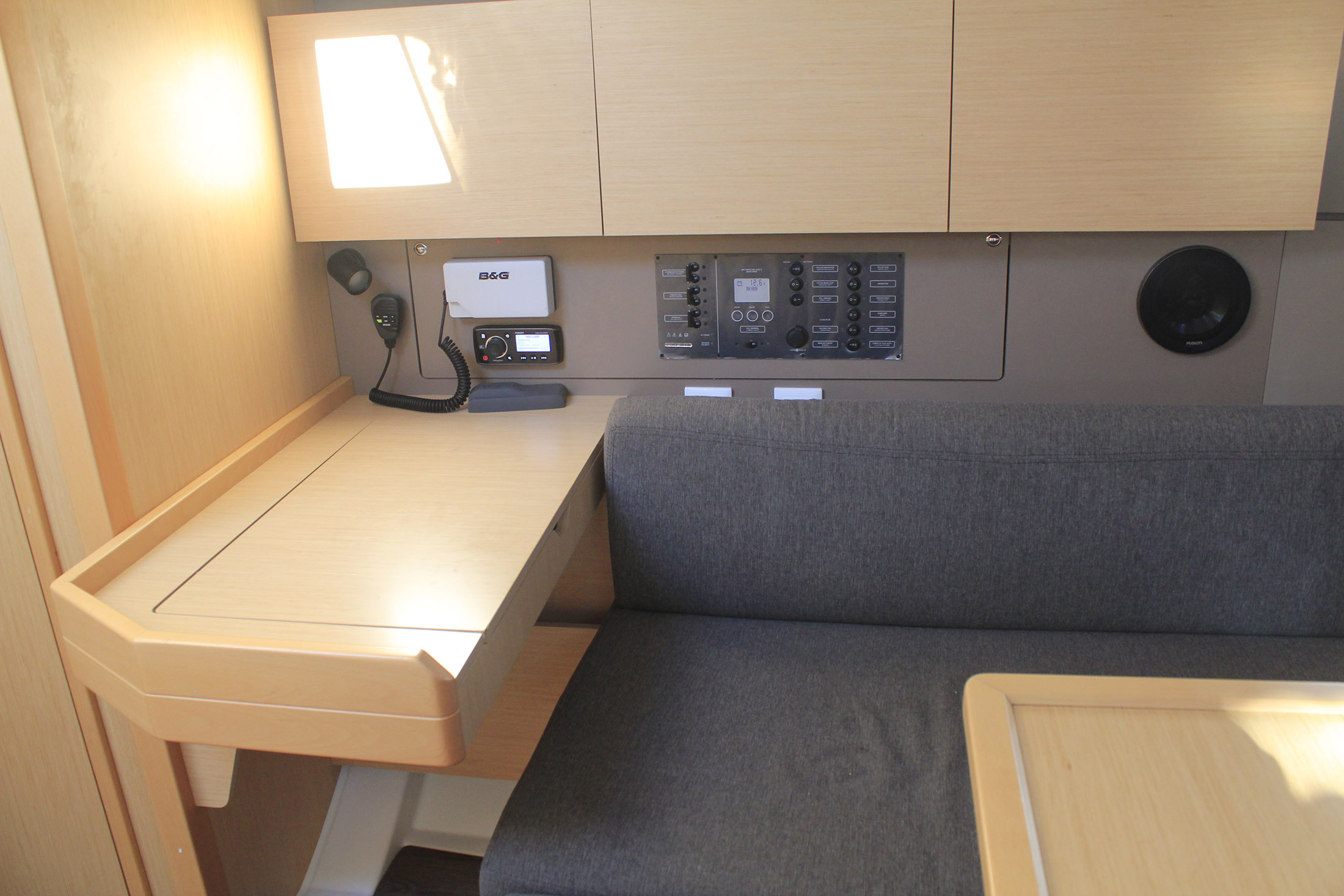 Photo #9 - Oceanis 38.1 (TRICICLE) in Cambrils - 5246