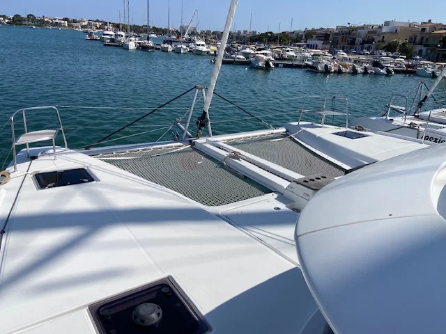 Lagoon 46 (Star of the Seas IV) Front Net - 2