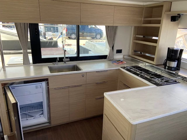 Lagoon 46 (Star of the Seas IV) Kitchen 3 - 5