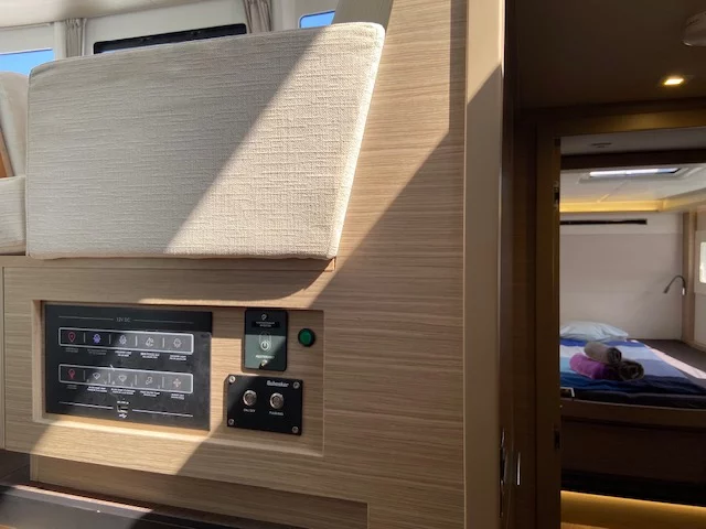 Lagoon 46 (Star of the Seas IV) electrics - 13