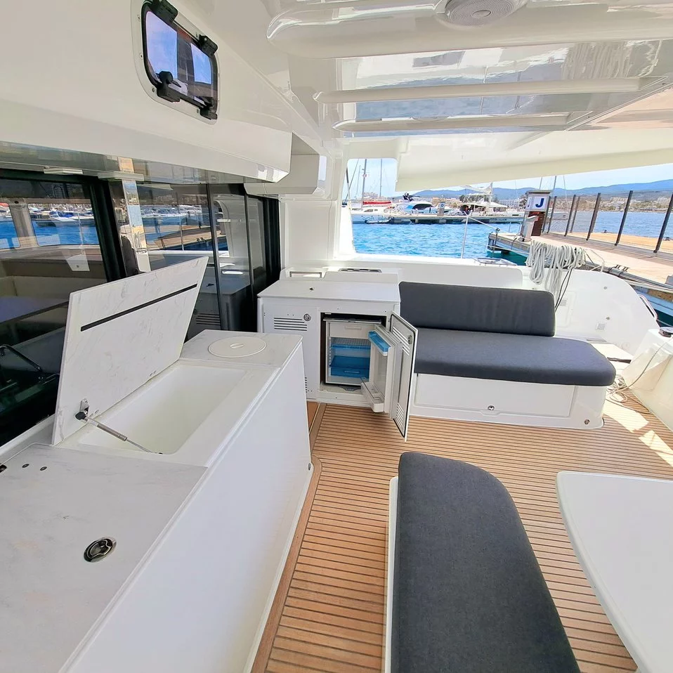 Lagoon 46 (Silver Elli) Lounge - 13