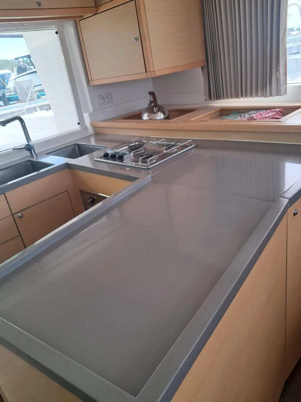 Lagoon 450 SporTop (Belle) Kitchen 4 - 13