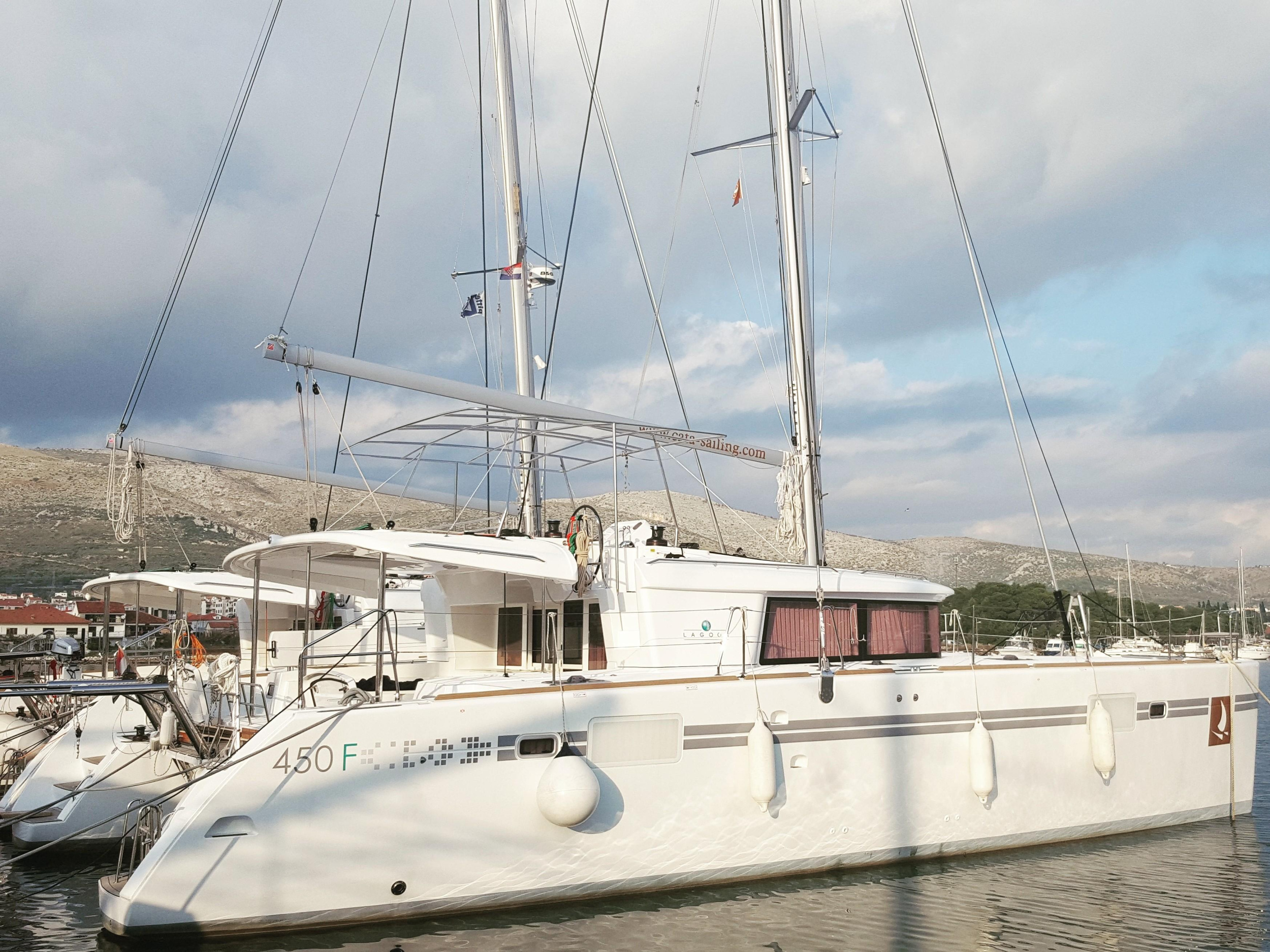 Photo #13 - Lagoon 450 F Luxury (BLUE BERRY) in Trogir - 6456