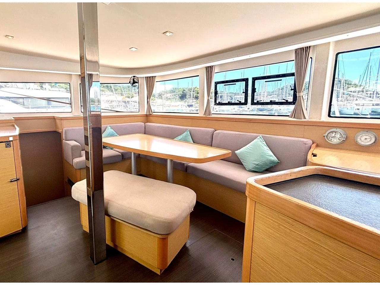 Lagoon 42 (Tigra) Interior image - 21