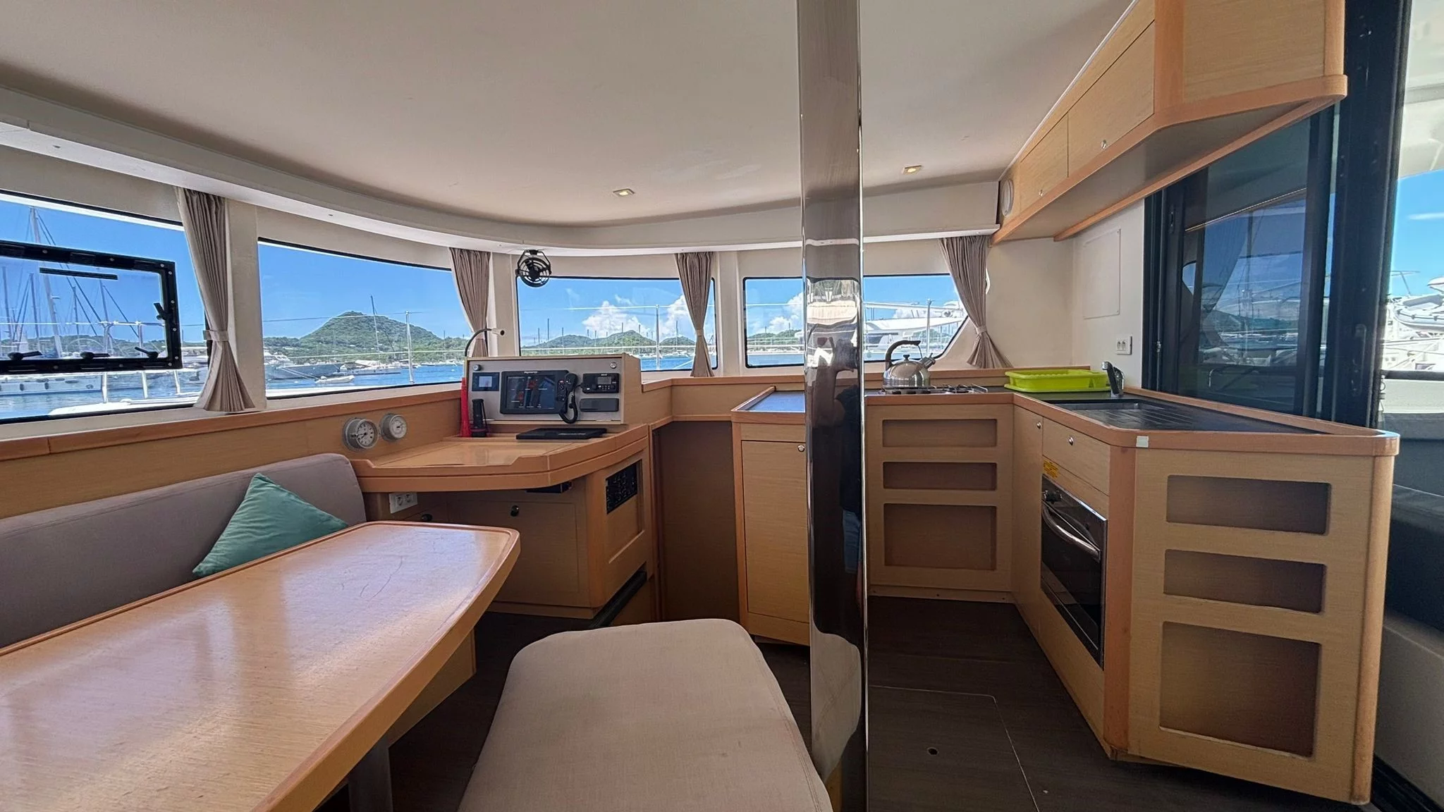 Lagoon 42 (Tigra) Salon - 6