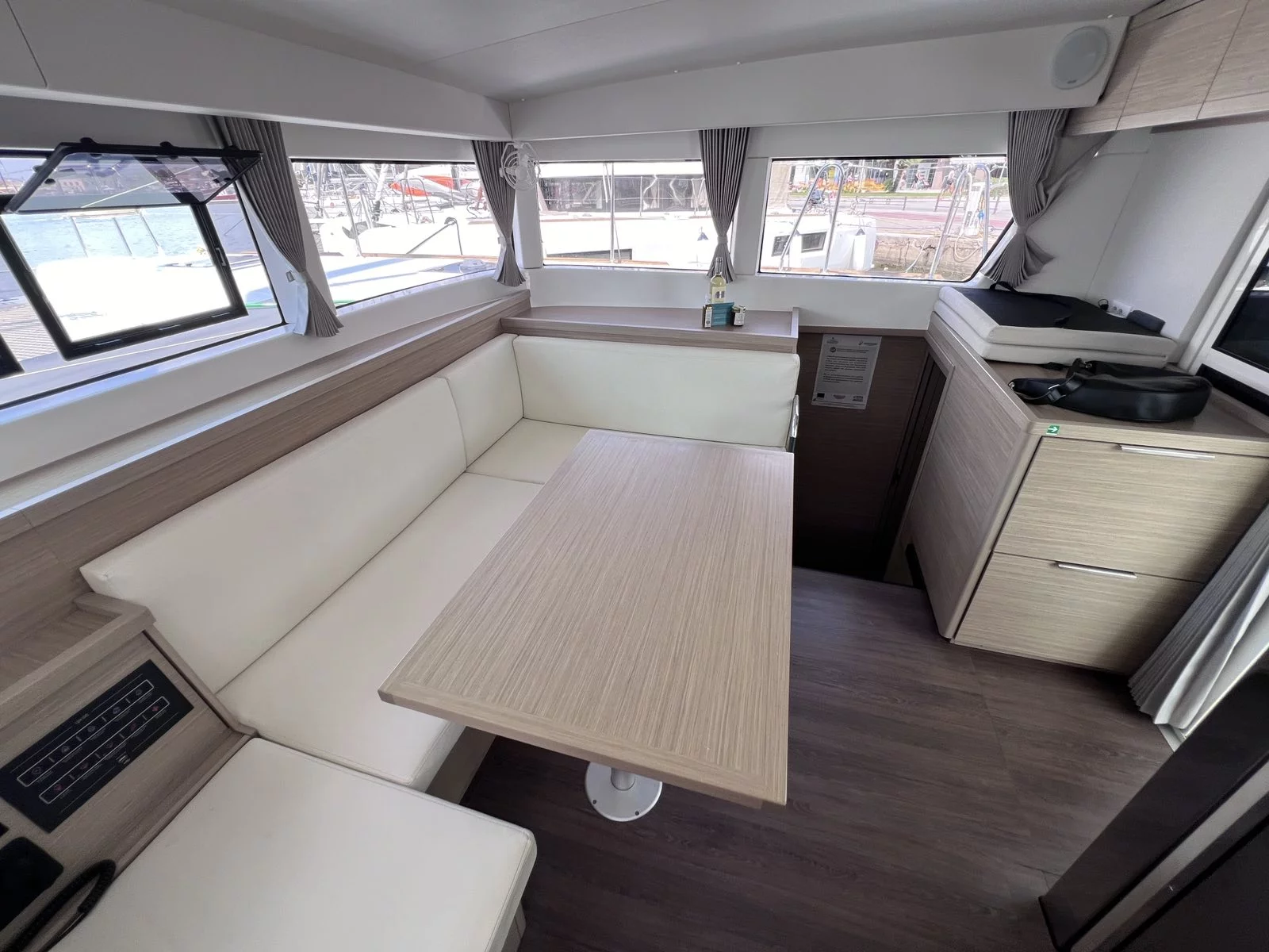 Lagoon 40 (Niso) Interior image - 3