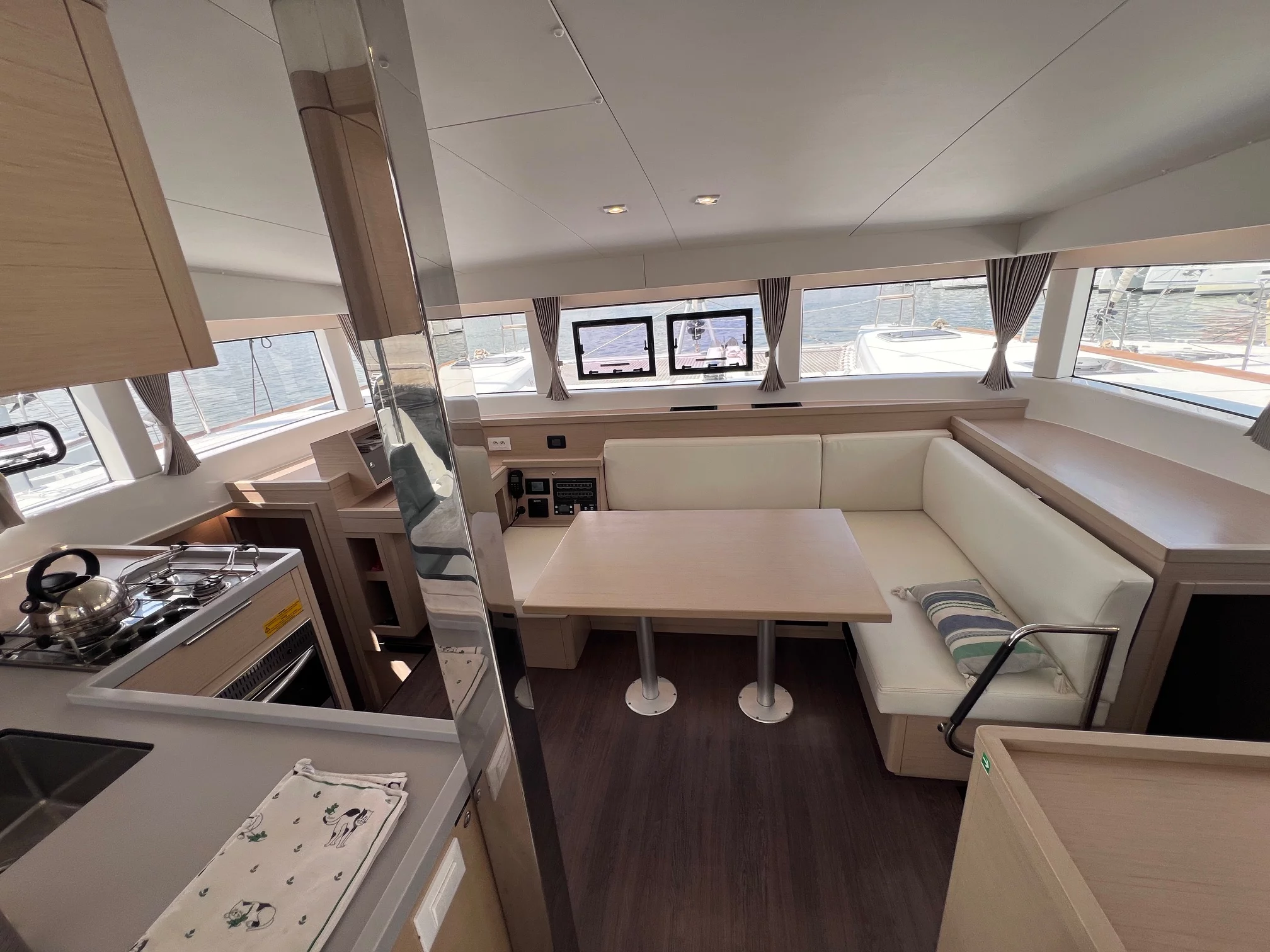 Lagoon 40 (Nami Maru)  - 18