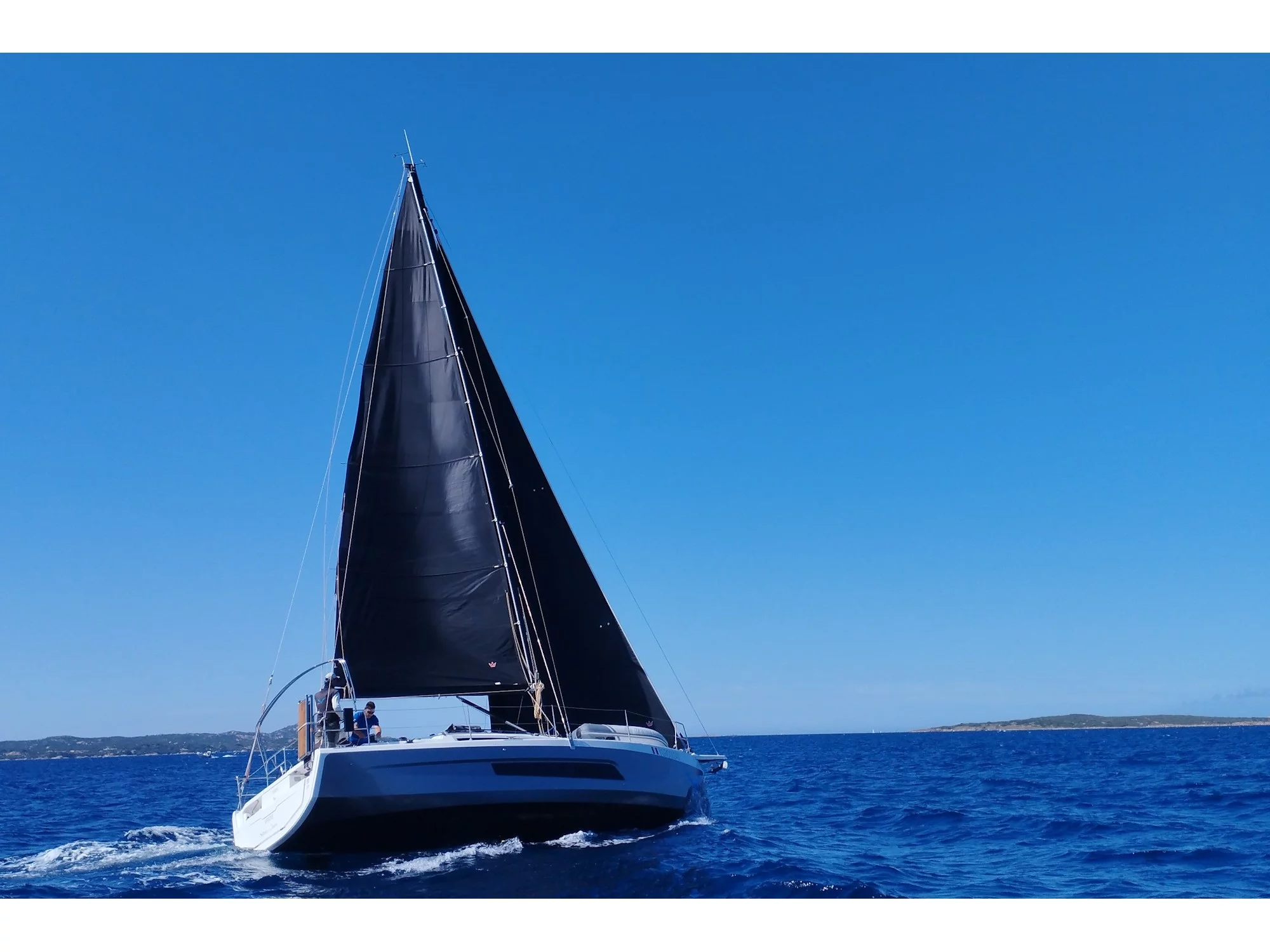 Dufour 37 Performance (Viridis) Main image - 0