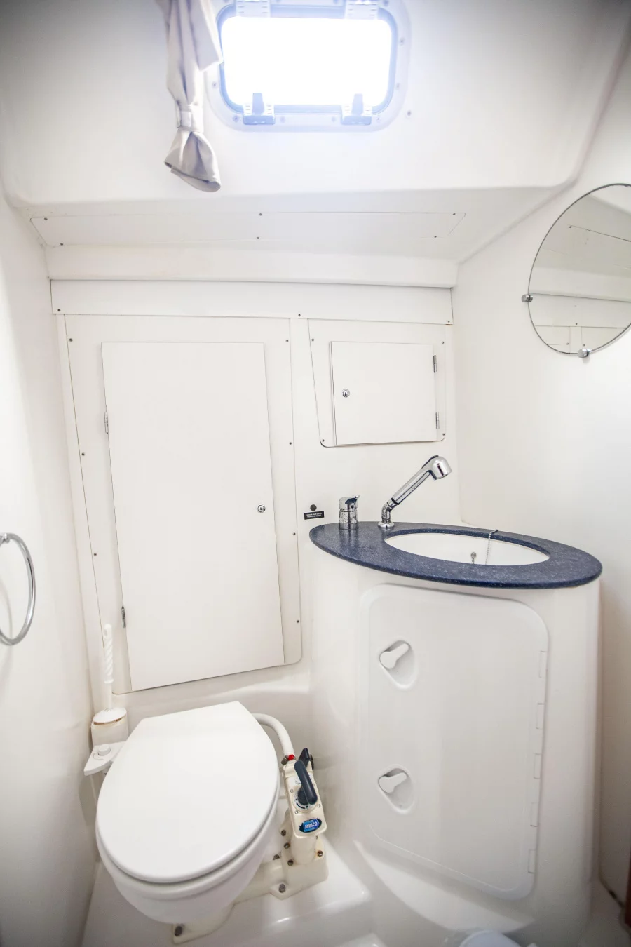 Cyclades 50.5 (Barnie) Front WC (port side) - 16