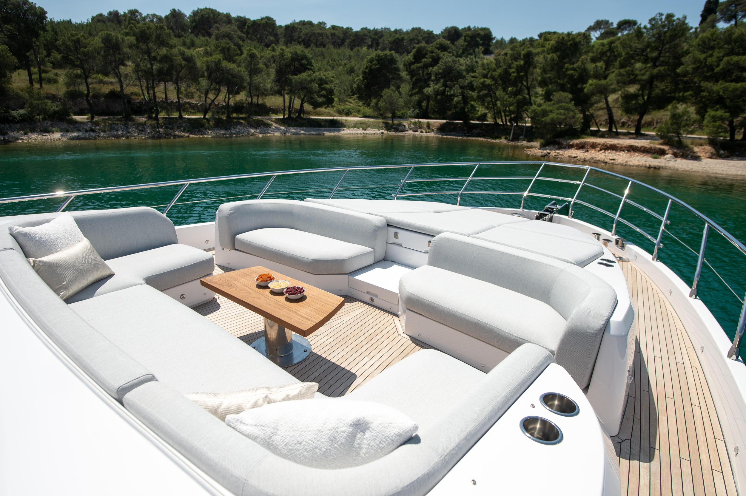 Photo #36 - Azimut 78 Fly (PREWI) en Sibenik - 16768