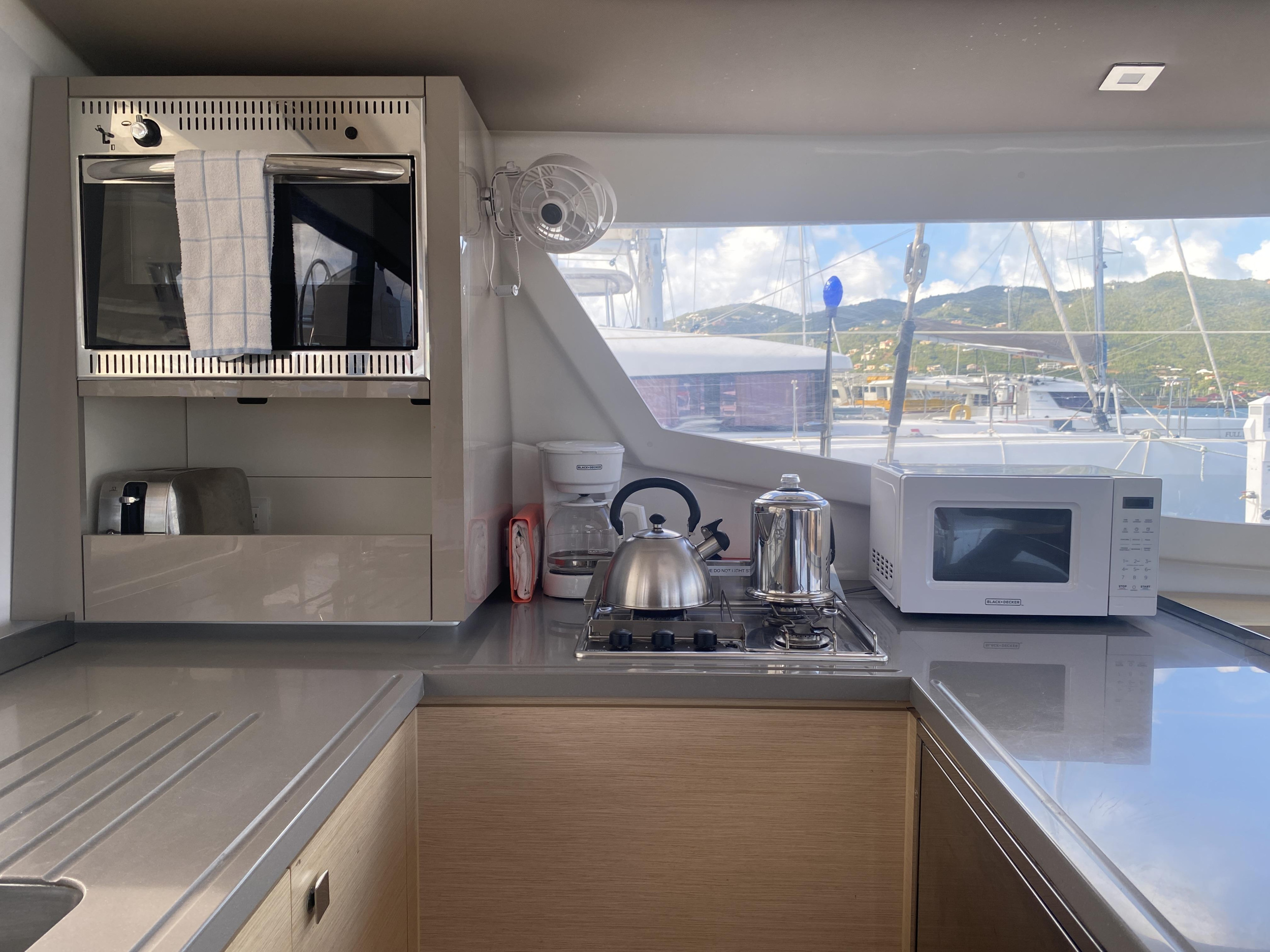 Photo #14 - Fountaine Pajot Helia 44 Evolution (Peacemaker) in Road Town - 25130