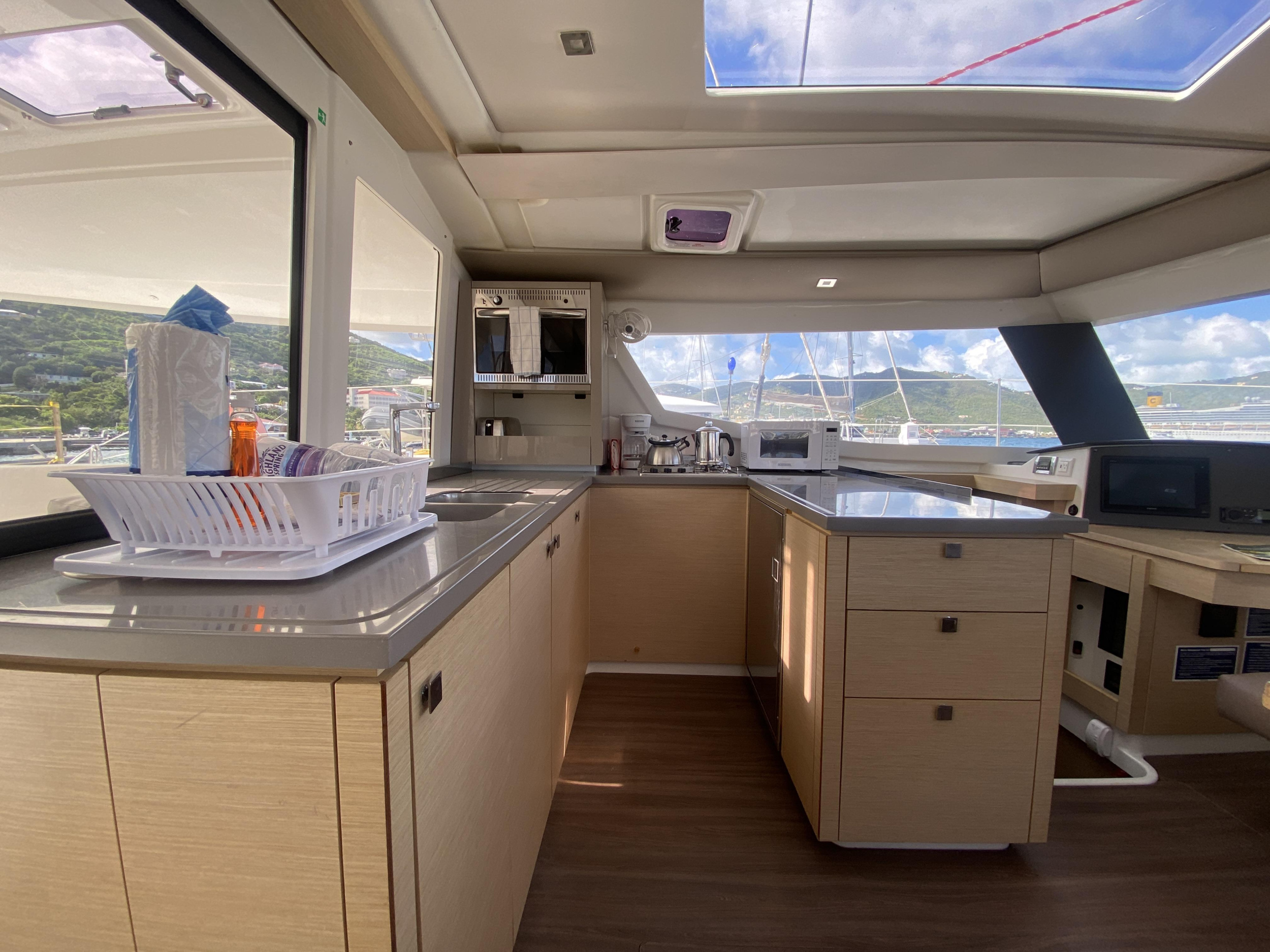 Photo #28 - Fountaine Pajot Helia 44 Evolution (Peacemaker) in Road Town - 25130
