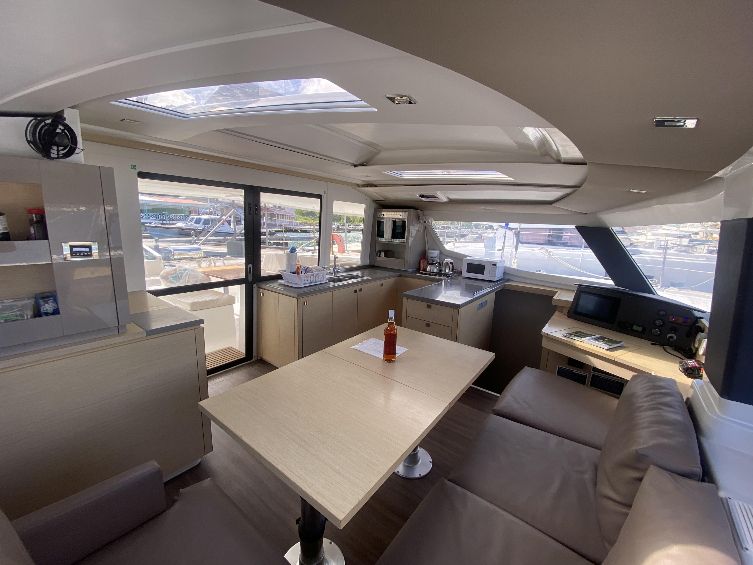 Photo #18 - Fountaine Pajot Helia 44 Evolution (Peacemaker) in Road Town - 25130