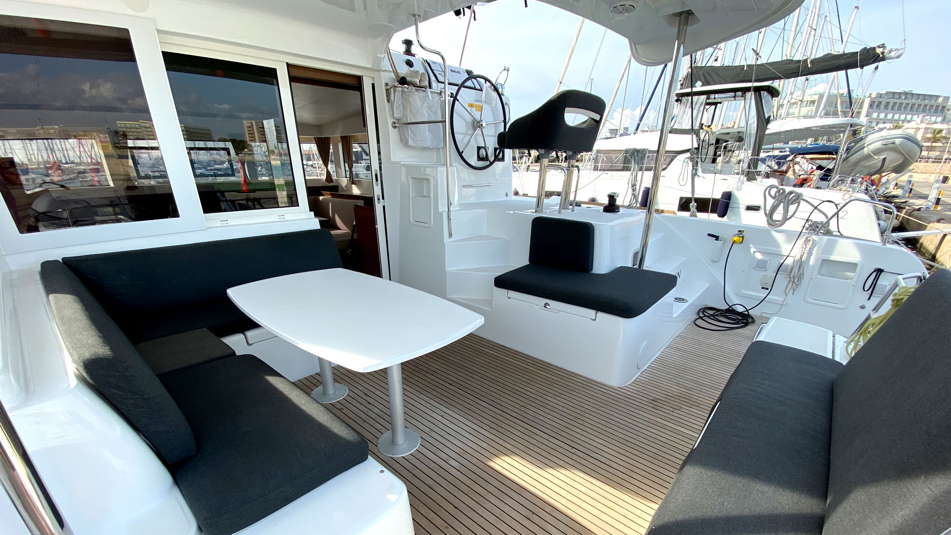 Photo #4 - Lagoon 40 (Sunrise) en Palma - 11731