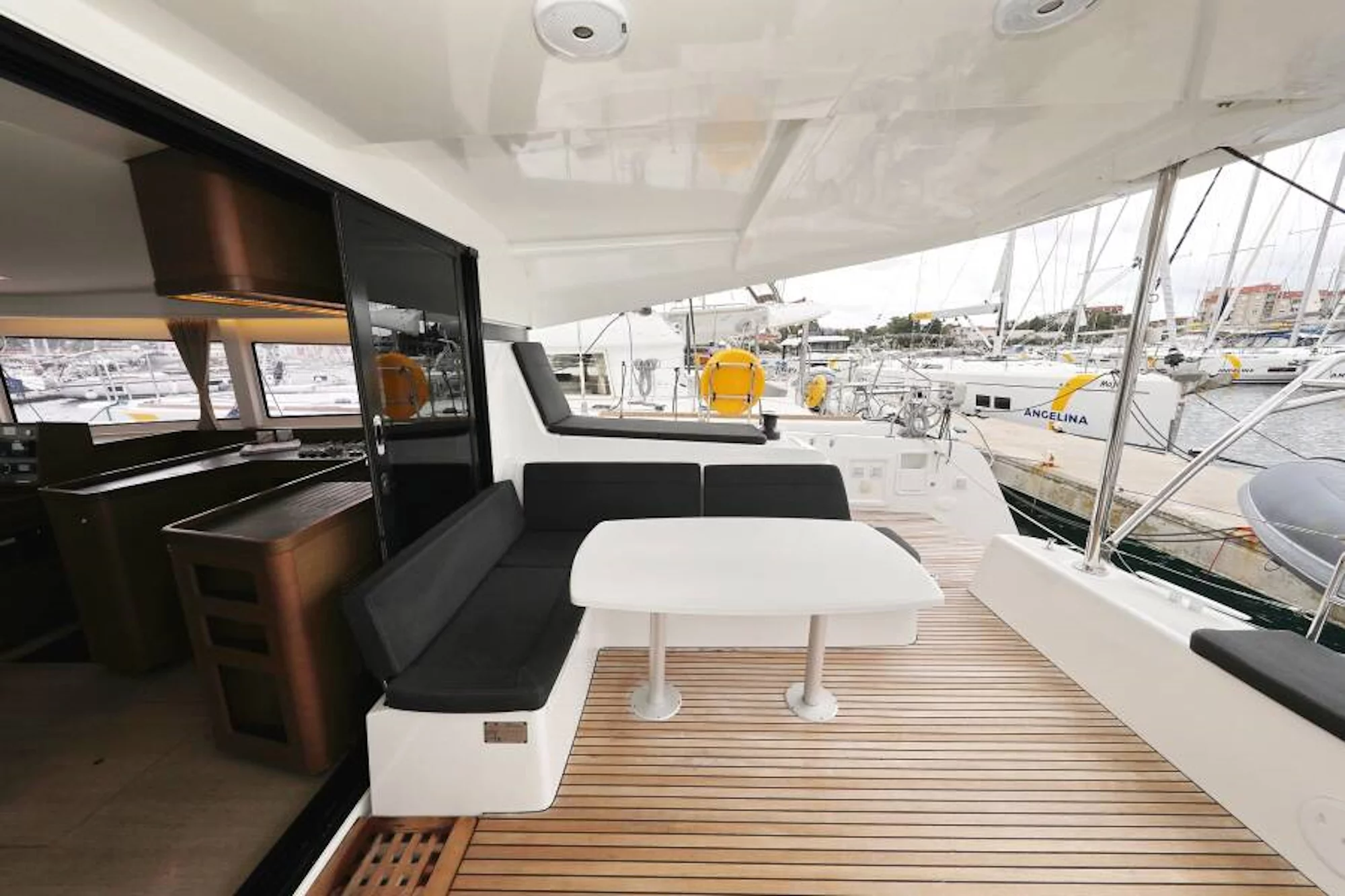 Lagoon 42 (Ice Cat)  - 19