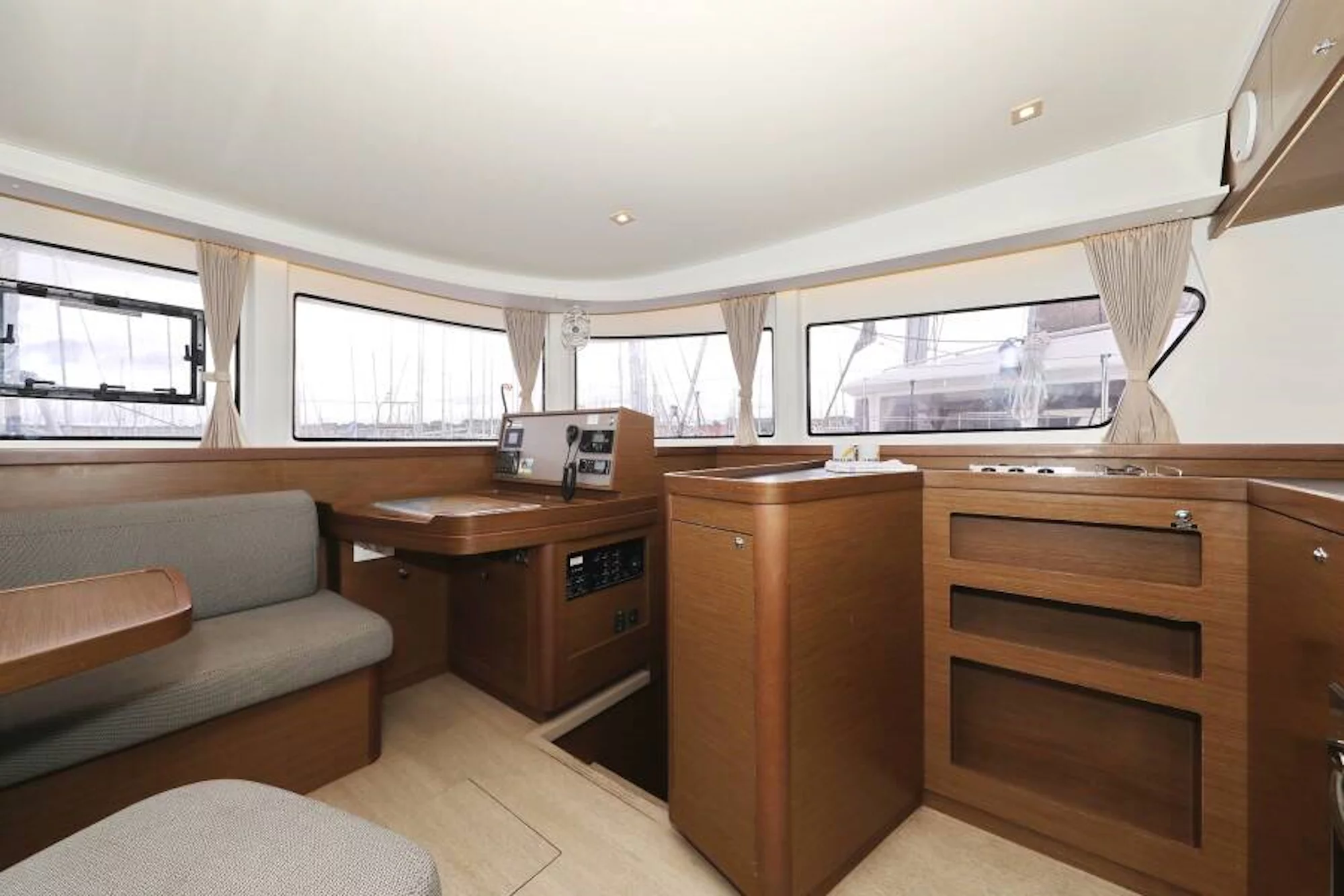 Lagoon 42 (Ice Cat)  - 6