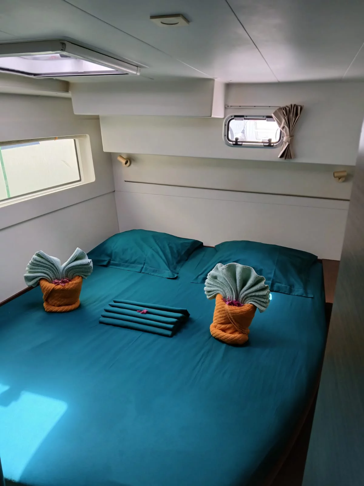 Lagoon 40 (Unicorn) Cabin 1 - 4